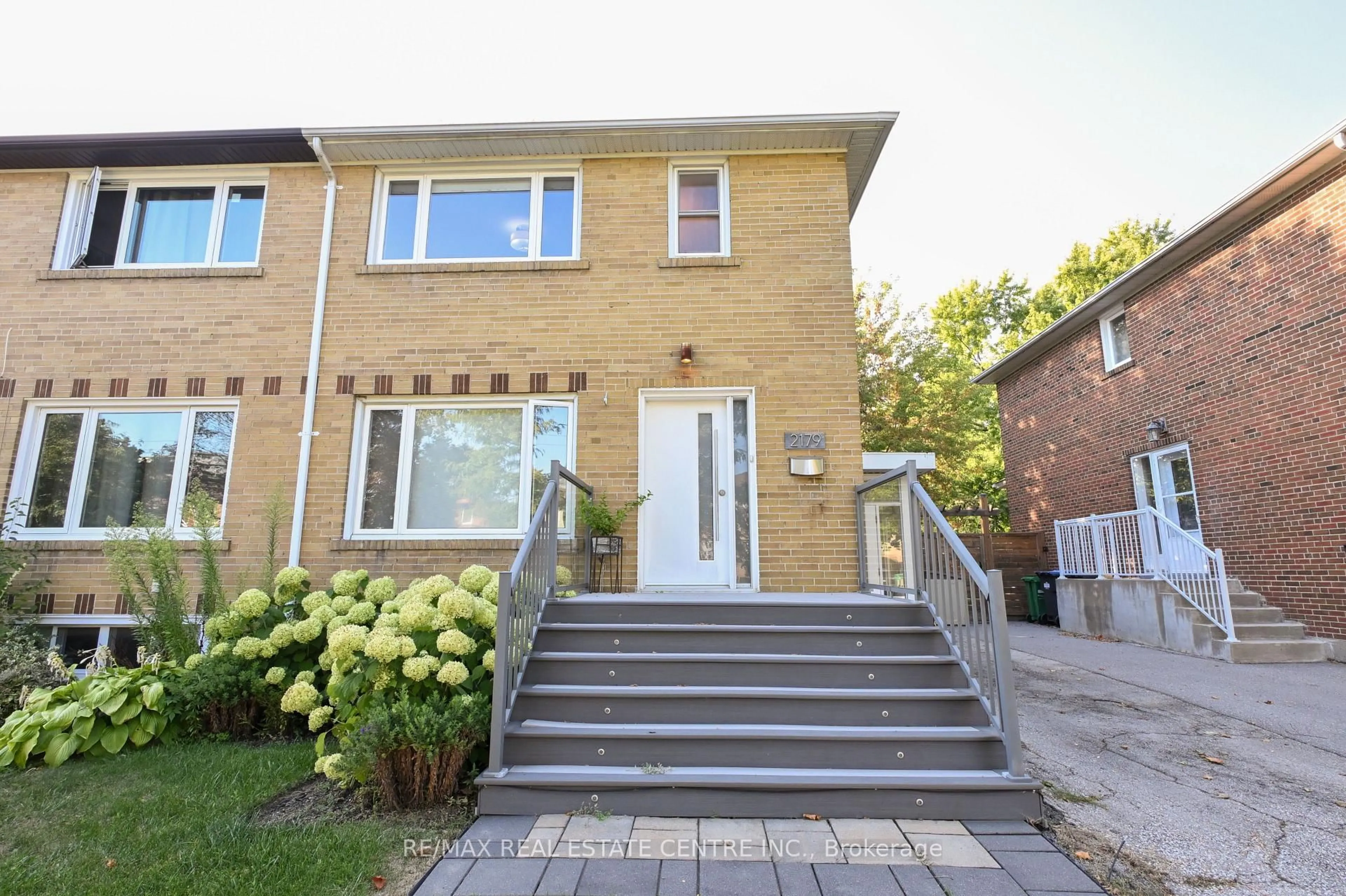 Home with brick exterior material, street for 2179 Wiseman Crt, Mississauga Ontario L5J 1P3