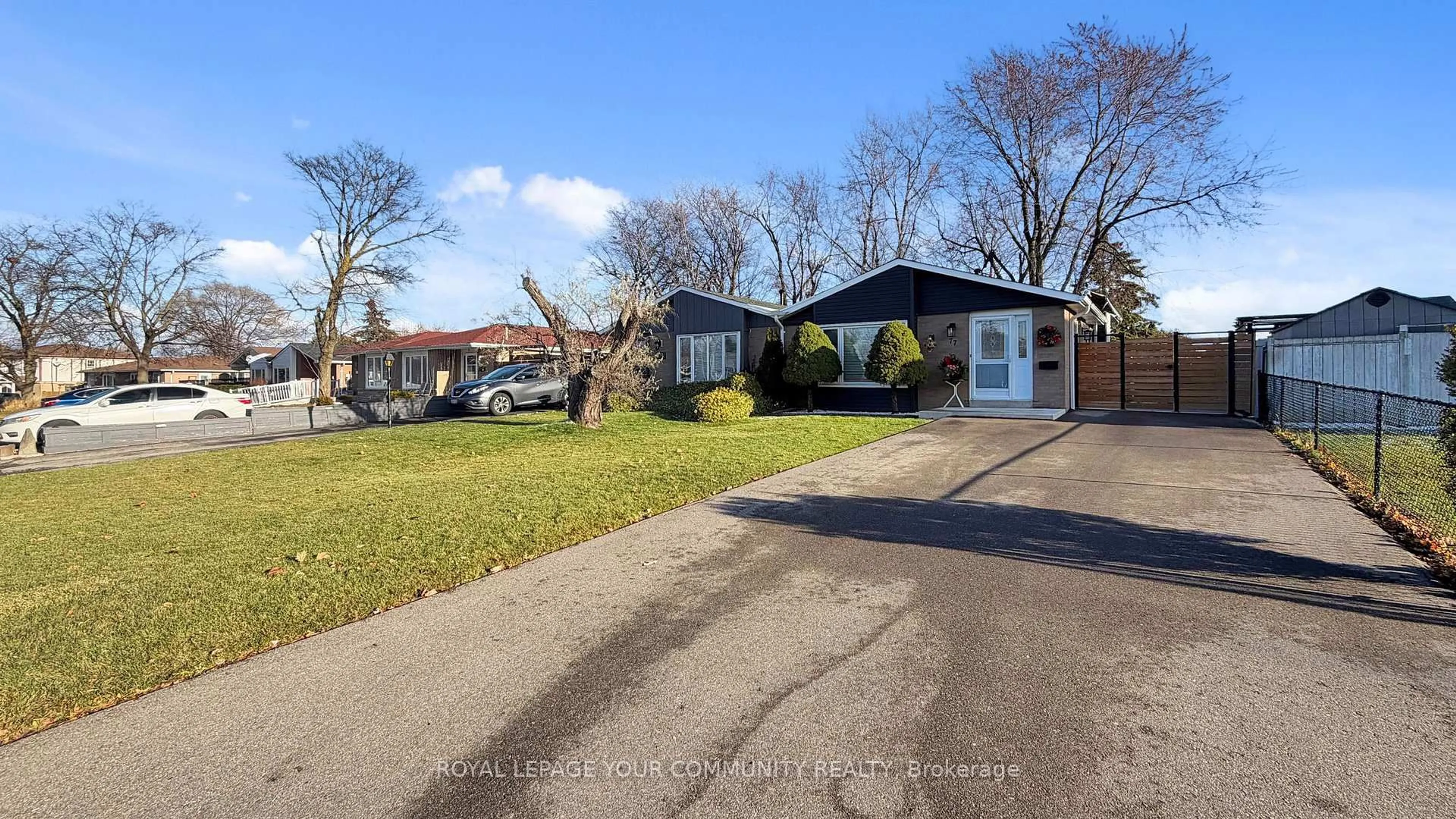 A pic from outside/outdoor area/front of a property/back of a property/a pic from drone, street for 77 Goldcrest Rd, Brampton Ontario L6S 1H1