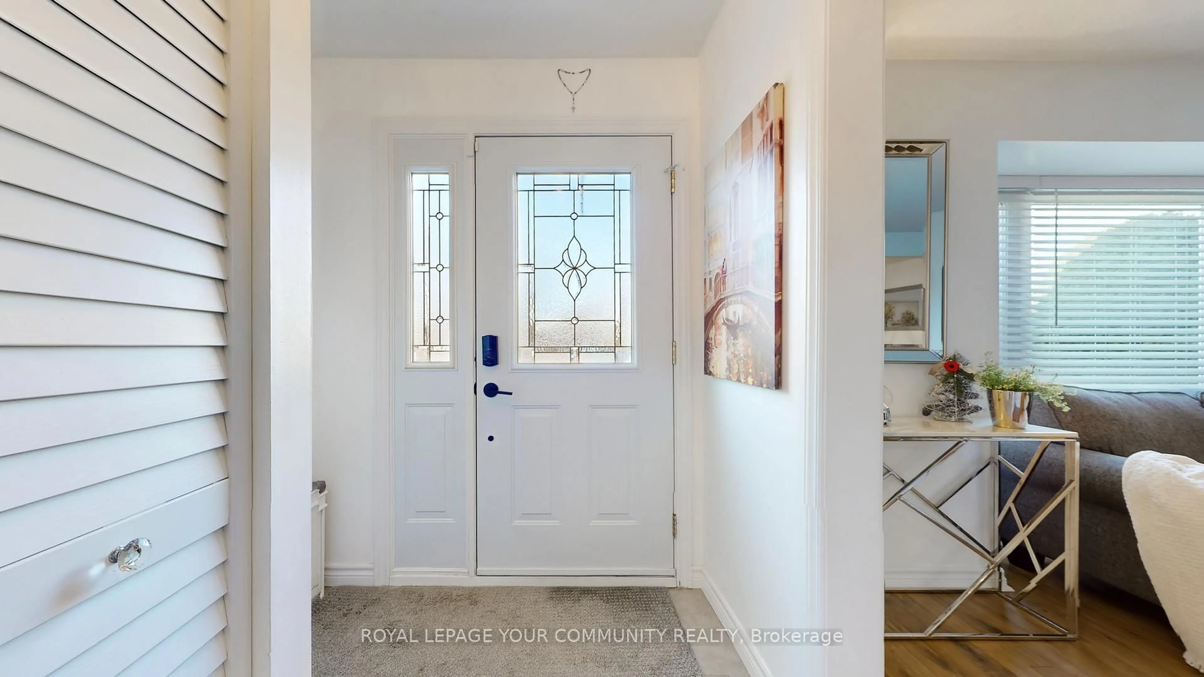 Indoor entryway for 77 Goldcrest Rd, Brampton Ontario L6S 1H1