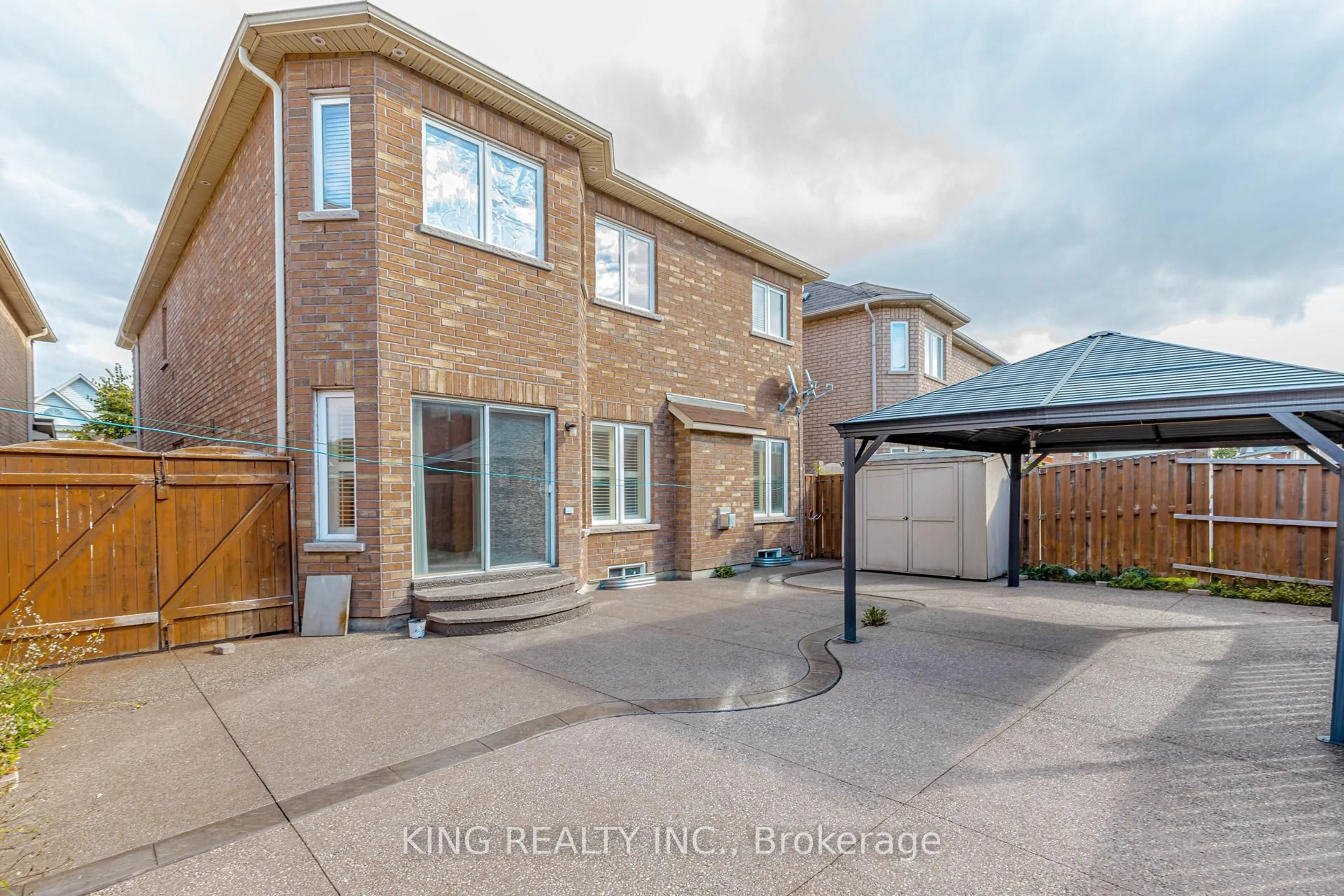 Home with brick exterior material, street for 14 Ledgerock Rd, Brampton Ontario L6P 2L7