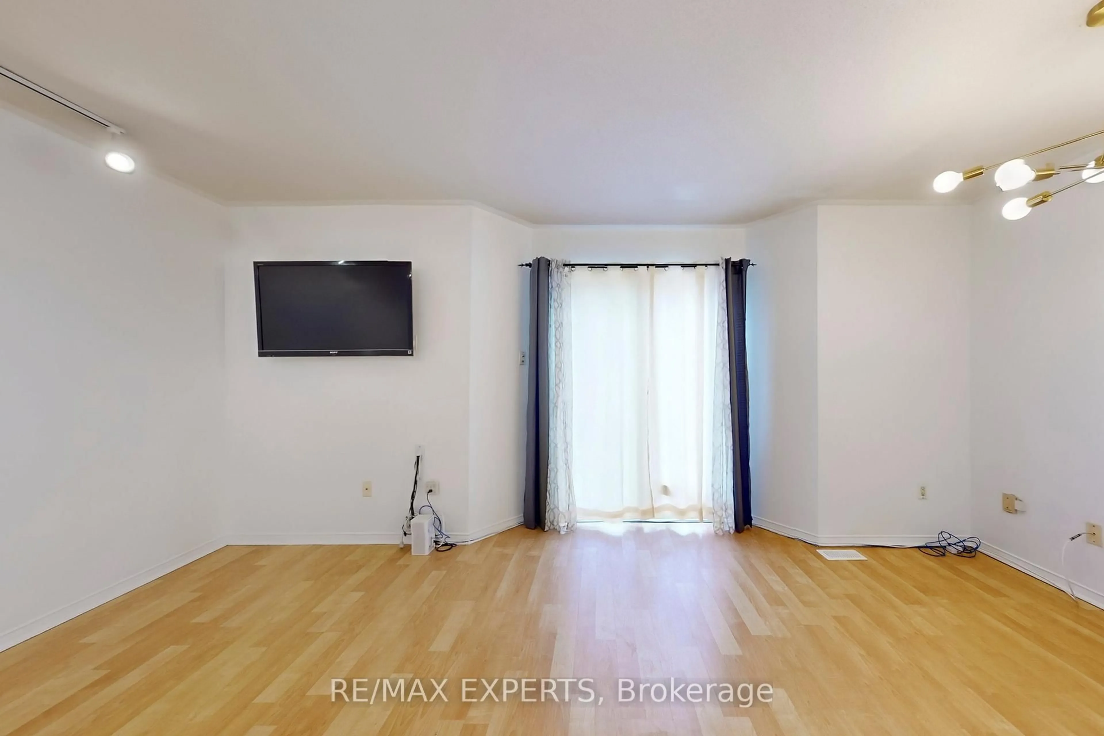 A pic of a room for 5631 Cortina Cres, Mississauga Ontario L4Z 3R3