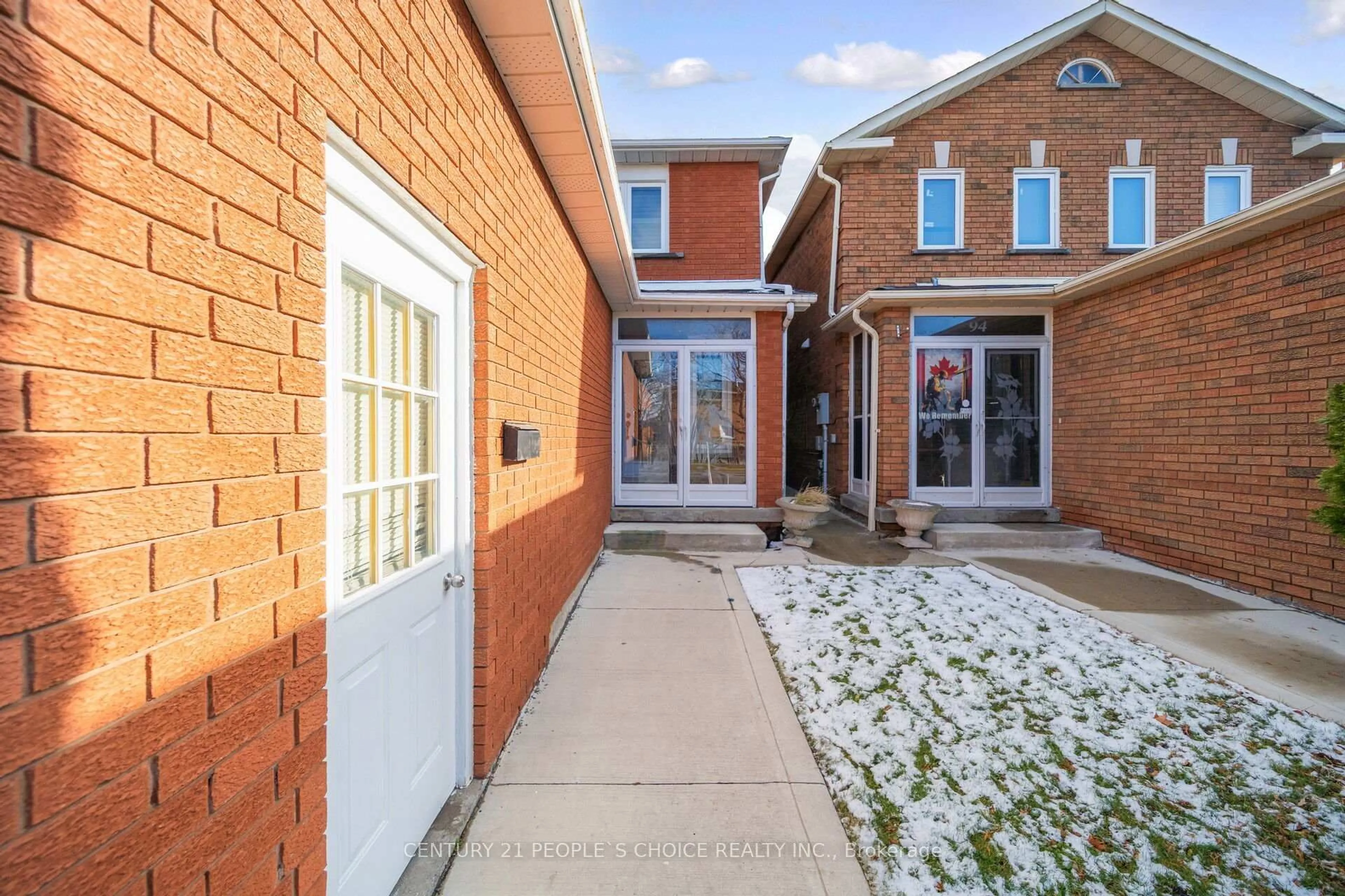 Home with brick exterior material, street for 92 Woolridge Crt, Brampton Ontario L6Y 3G3