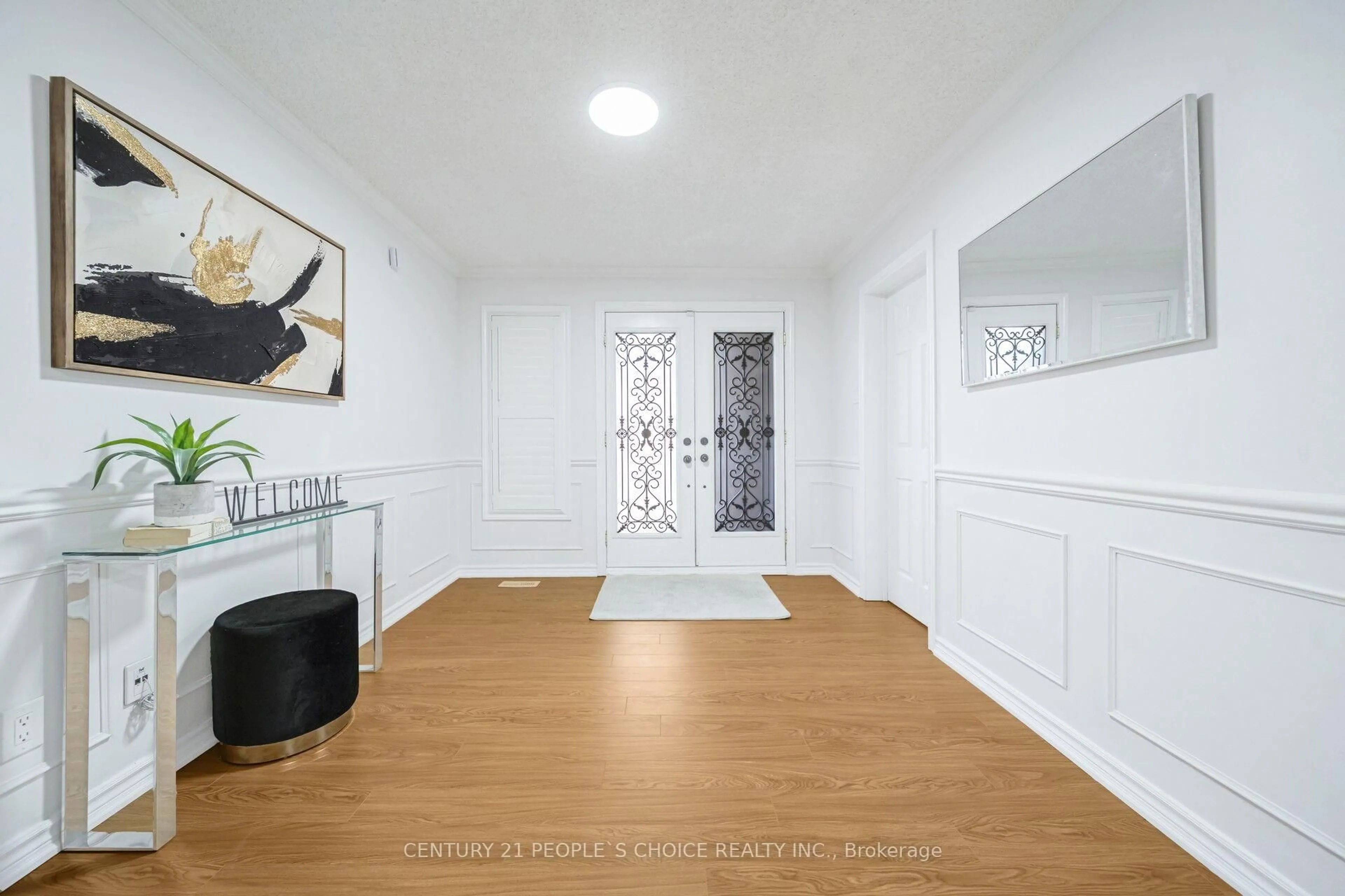 Indoor entryway for 92 Woolridge Crt, Brampton Ontario L6Y 3G3