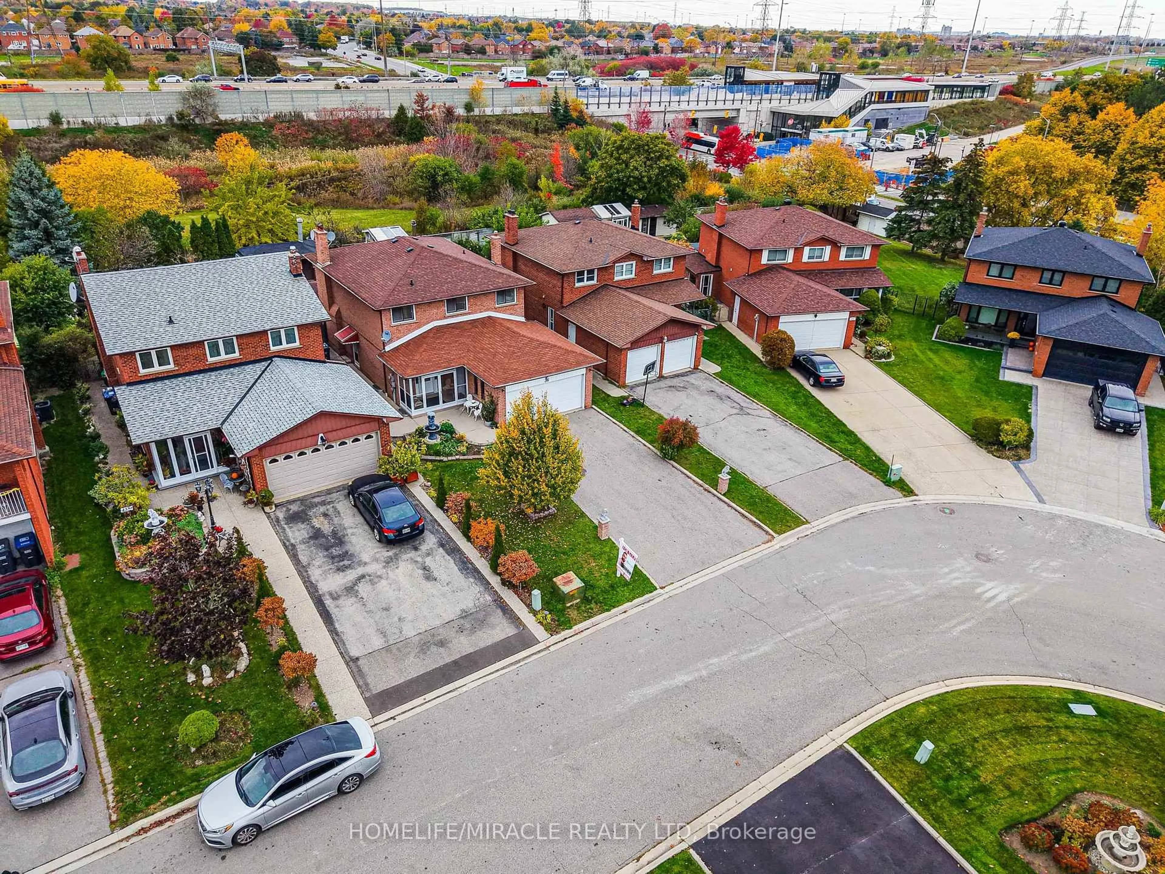 A pic from outside/outdoor area/front of a property/back of a property/a pic from drone, street for 4343 Alta Crt, Mississauga Ontario L4Z 1N6