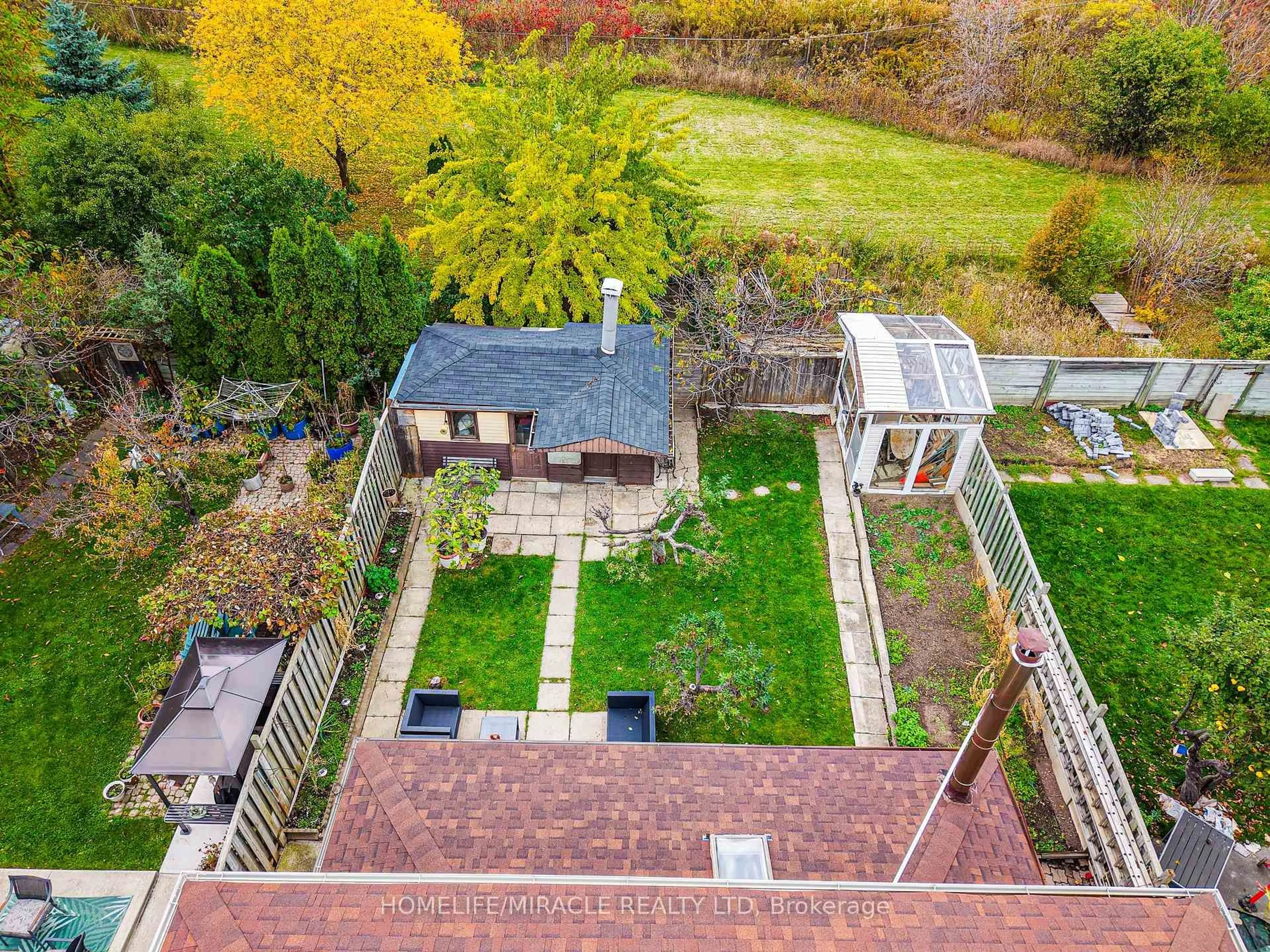 A pic from outside/outdoor area/front of a property/back of a property/a pic from drone, building for 4343 Alta Crt, Mississauga Ontario L4Z 1N6