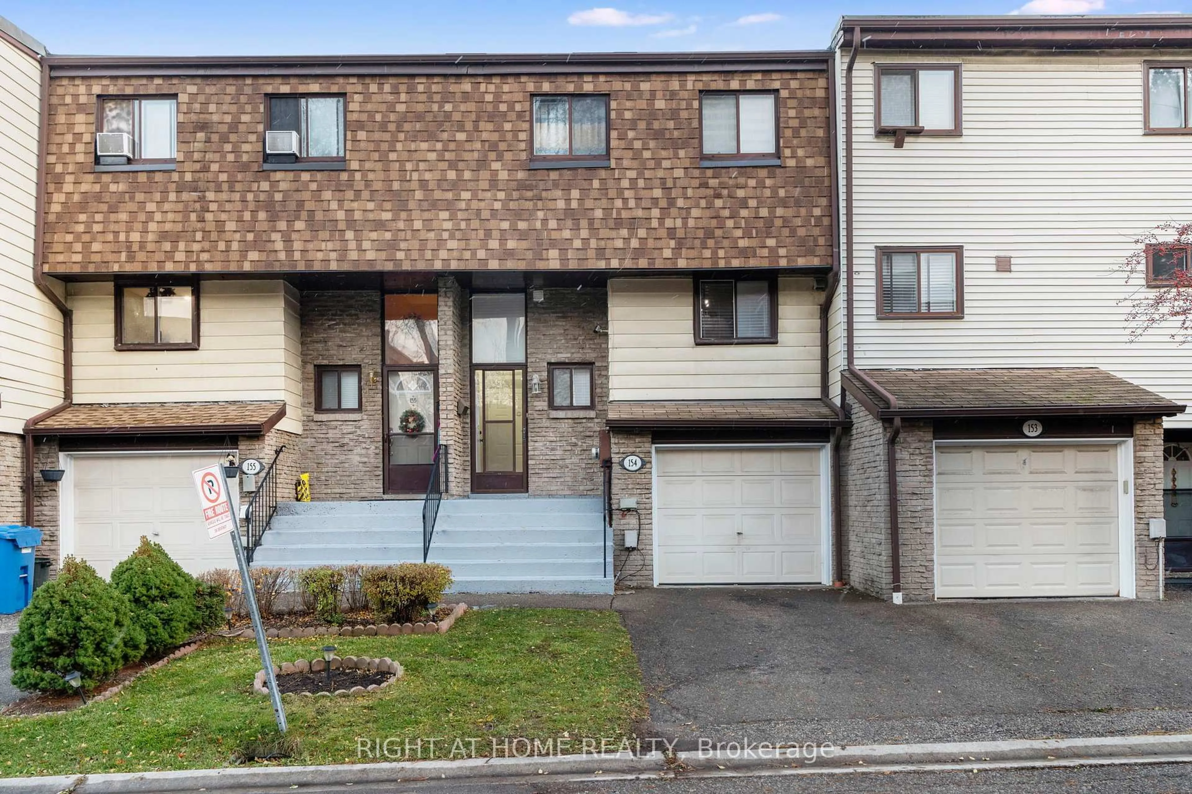 Home with vinyl exterior material, street for 180 Mississauga Valley Blvd #154, Mississauga Ontario L5A 3M2