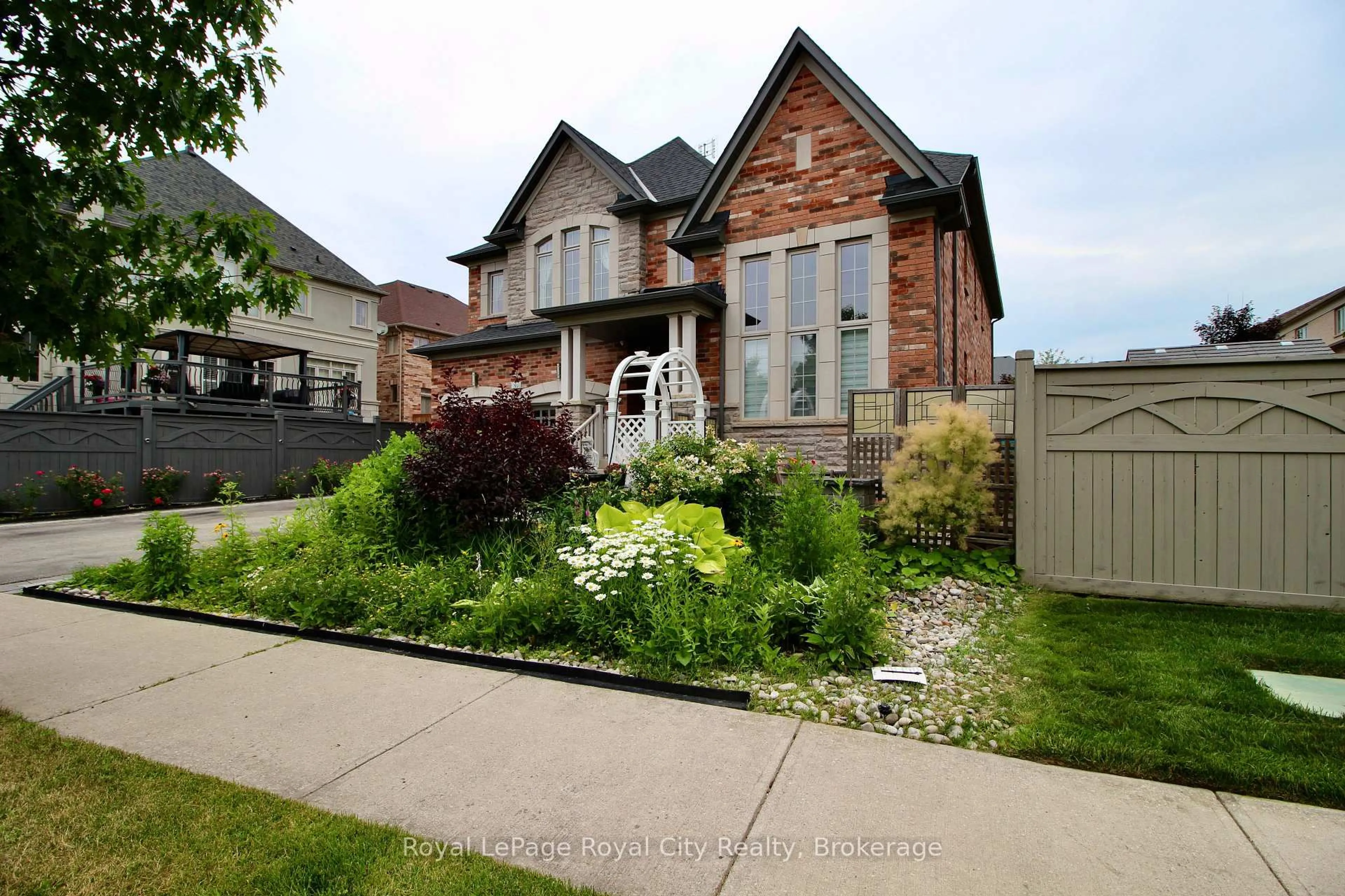 Home with brick exterior material, street for 39 Dalmeny Dr, Brampton Ontario L6X 2Y4
