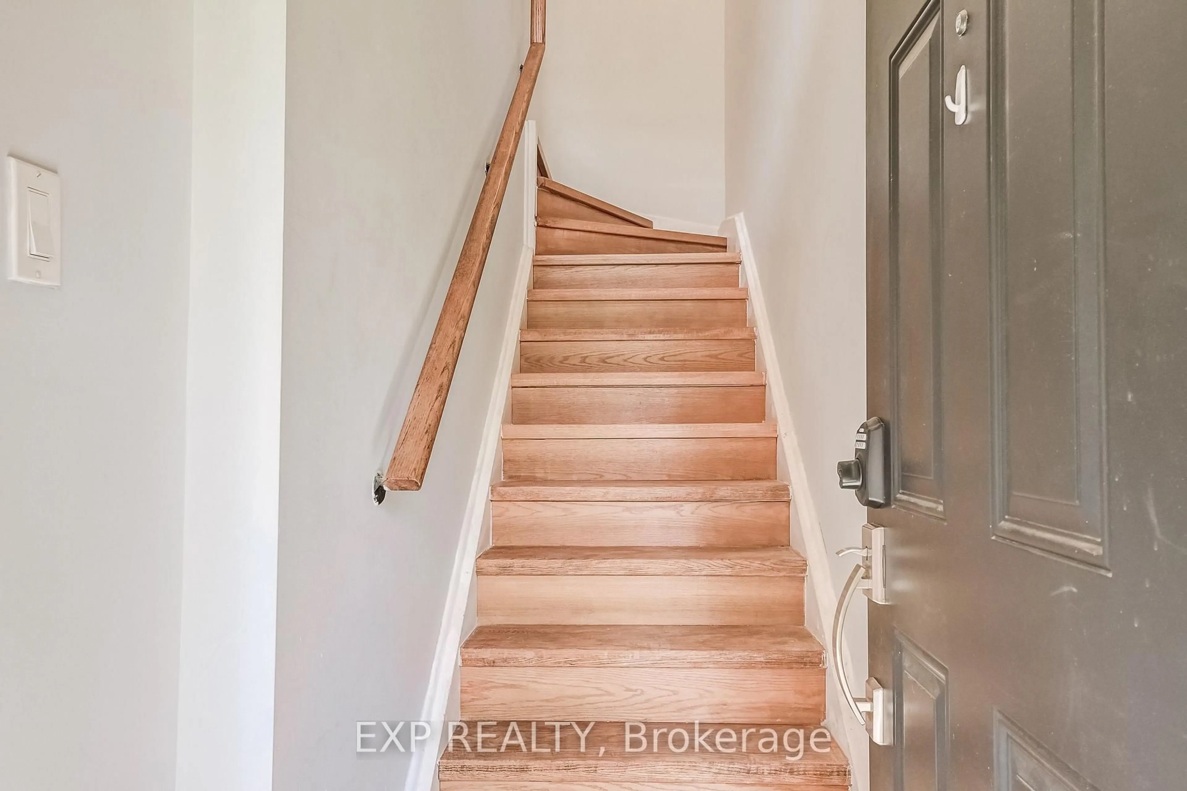 Indoor entryway for 3250 Bentley Dr #60, Mississauga Ontario L5M 0P7