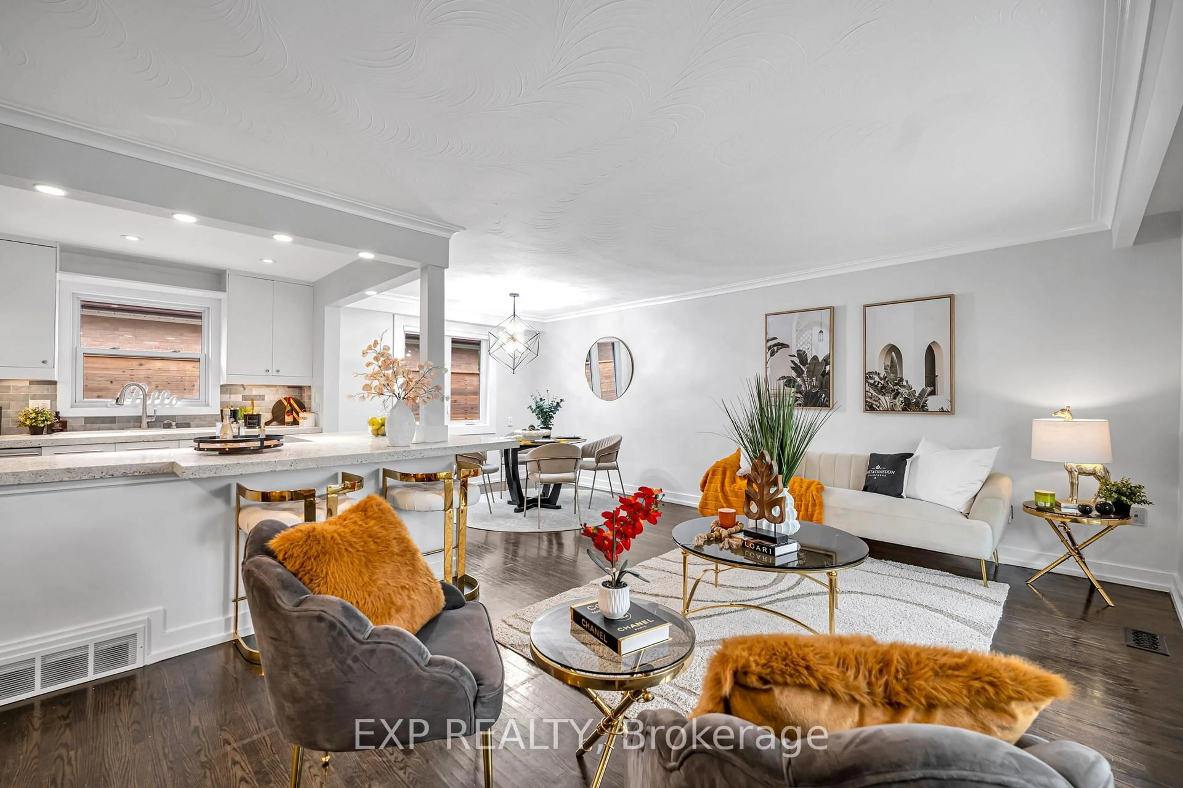 Living room with furniture, unknown for 29 Newell Crt, Toronto Ontario M9A 4T9