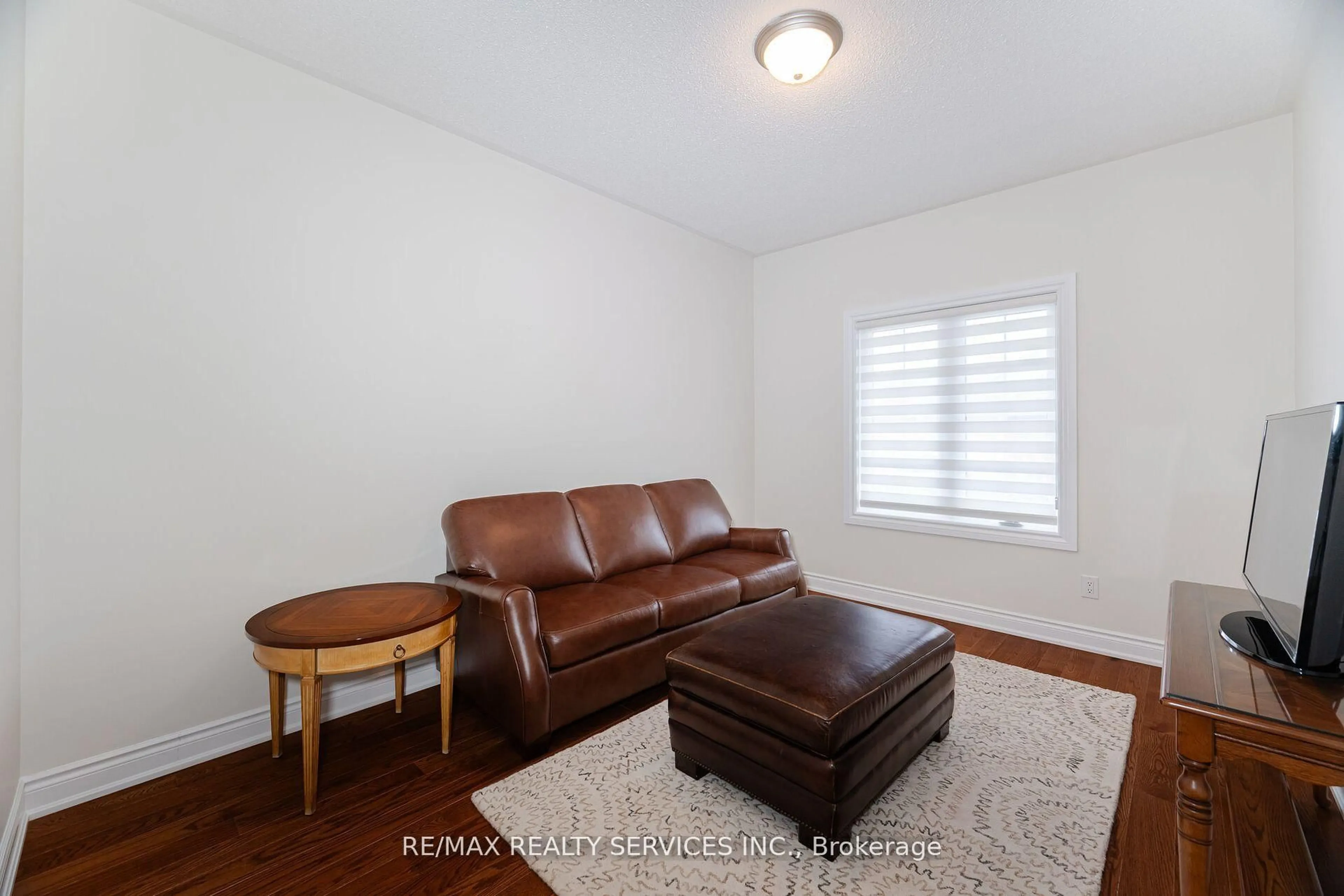 Living room with furniture, unknown for 3 Tuscany Lane, Brampton Ontario L6R 1W5