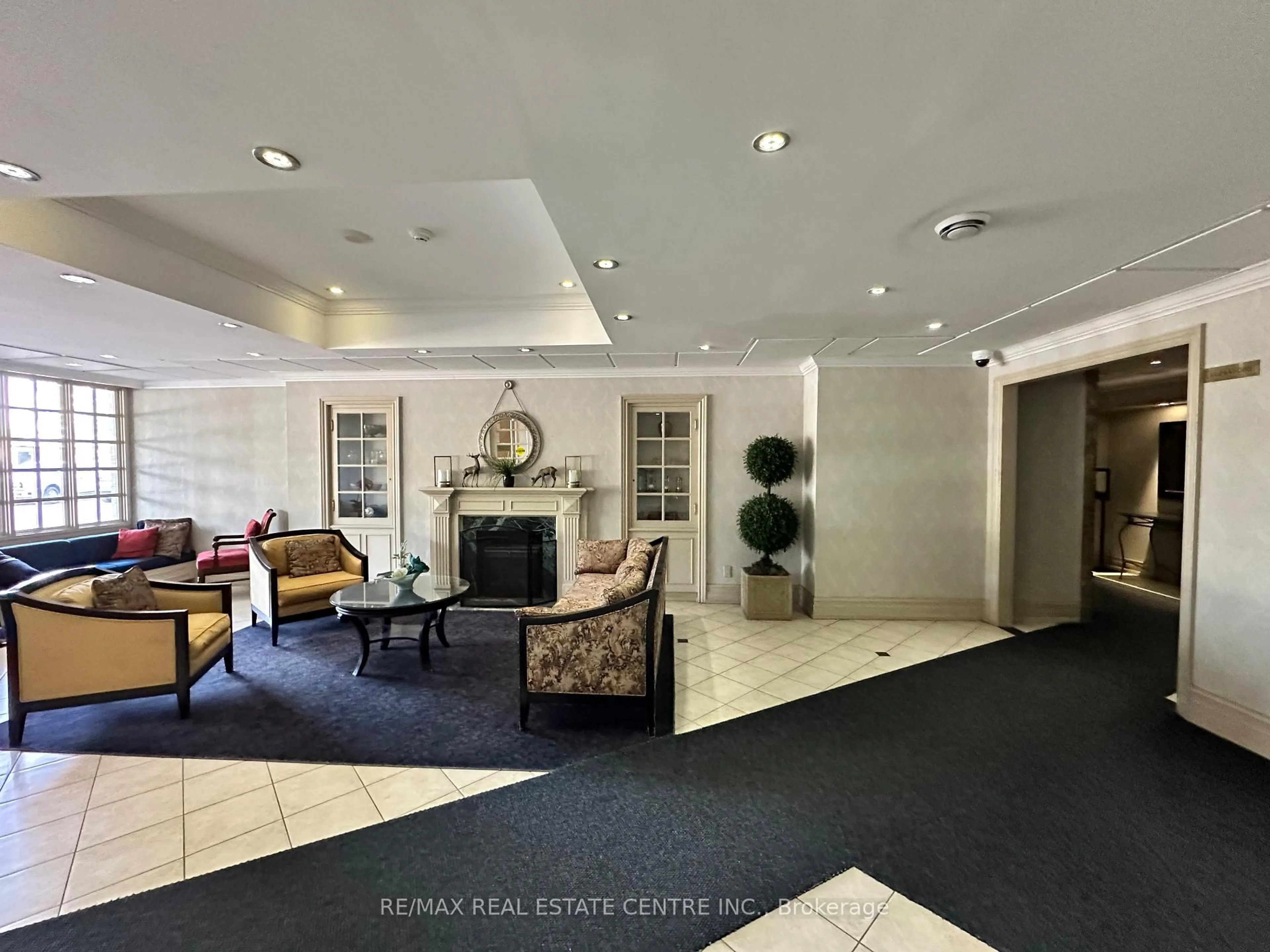 Lobby for 1360 Rathburn Rd #302, Mississauga Ontario L4W 4H4