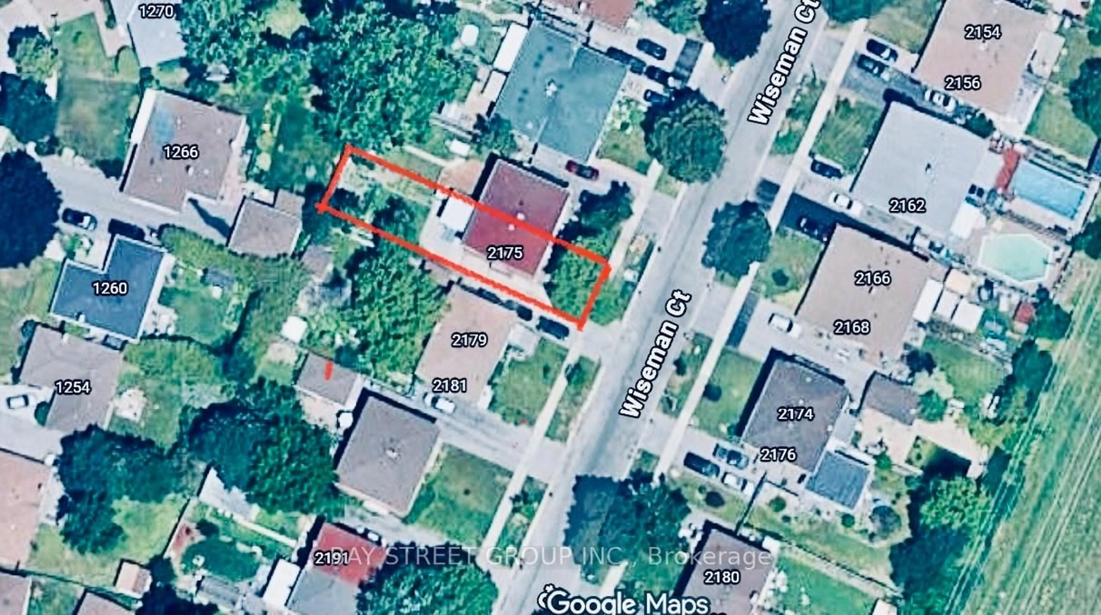 A pic from outside/outdoor area/front of a property/back of a property/a pic from drone, street for 2175 Wiseman Crt, Mississauga Ontario L5J 1P3