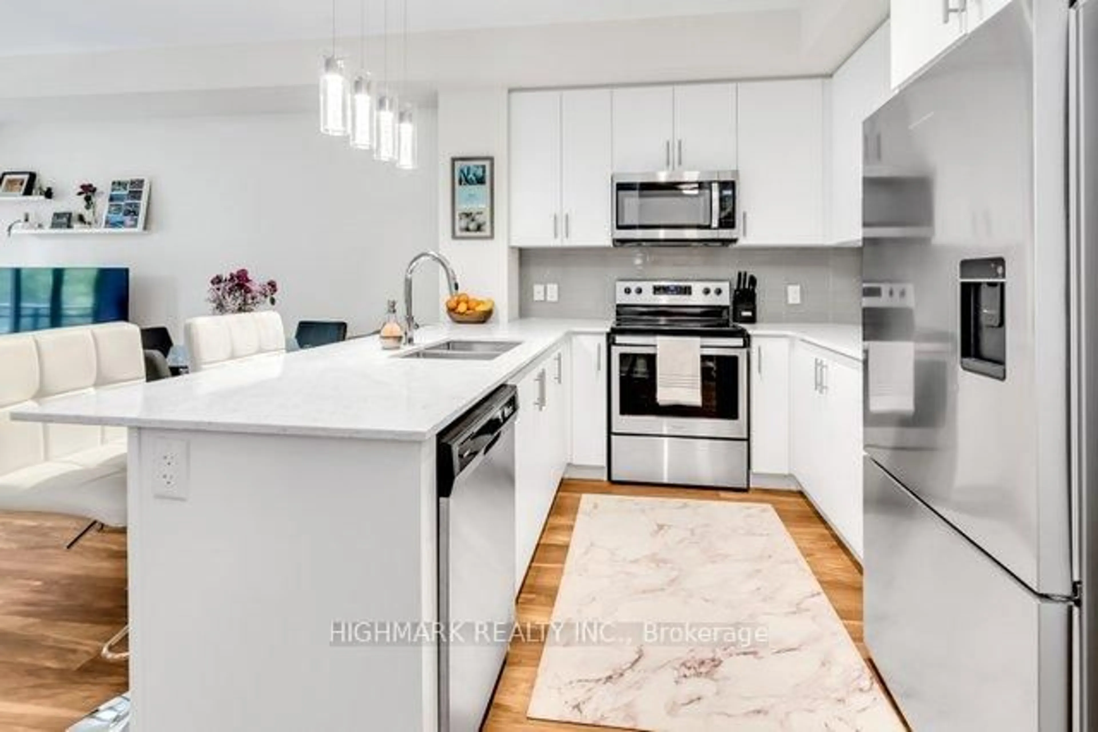 Open concept kitchen, ceramic/tile floor for 320 Plains Rd #8, Burlington Ontario L7T 0C1