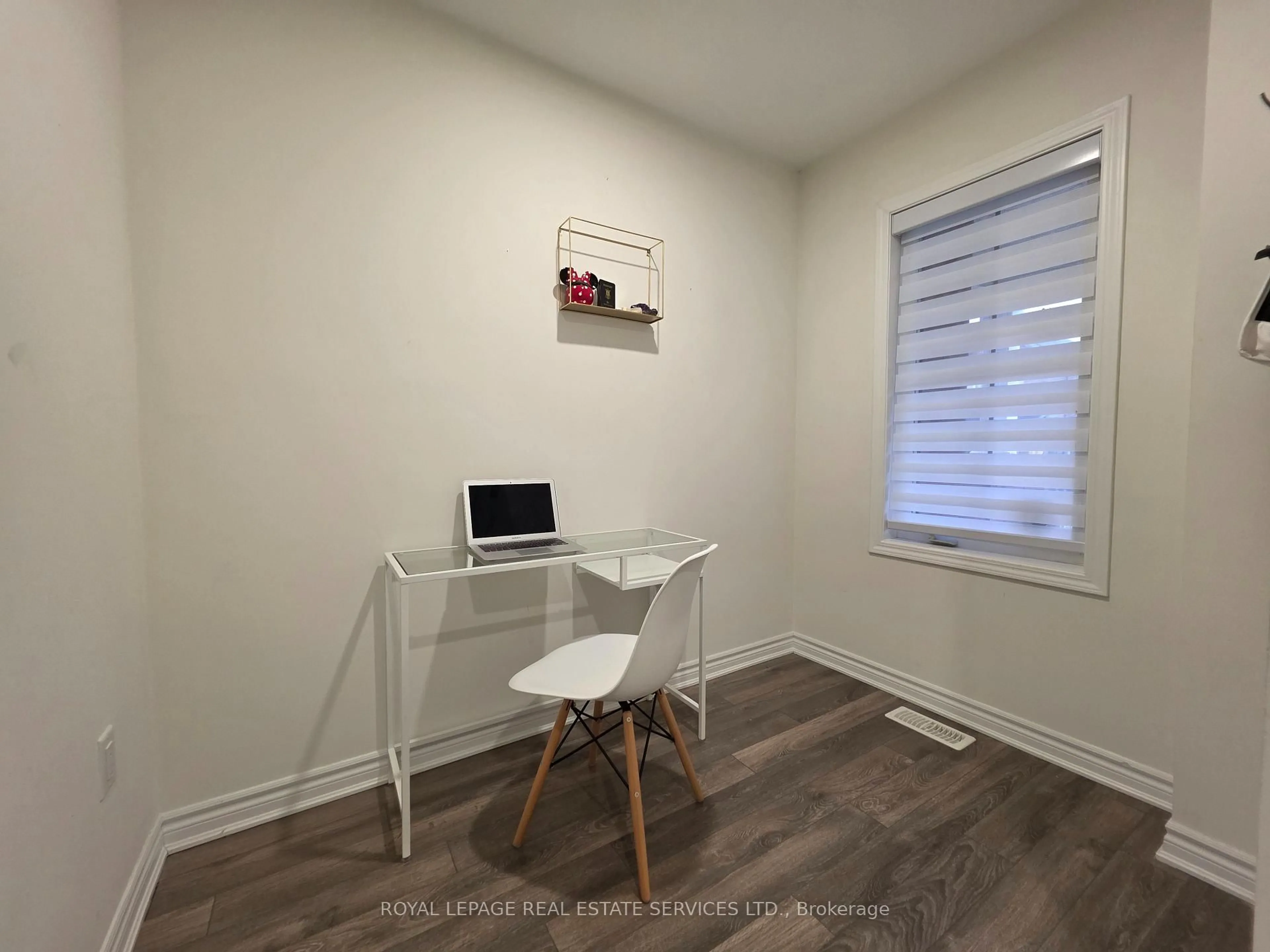 A pic of a room for 301 Beasley Terr, Milton Ontario L9E 1C5