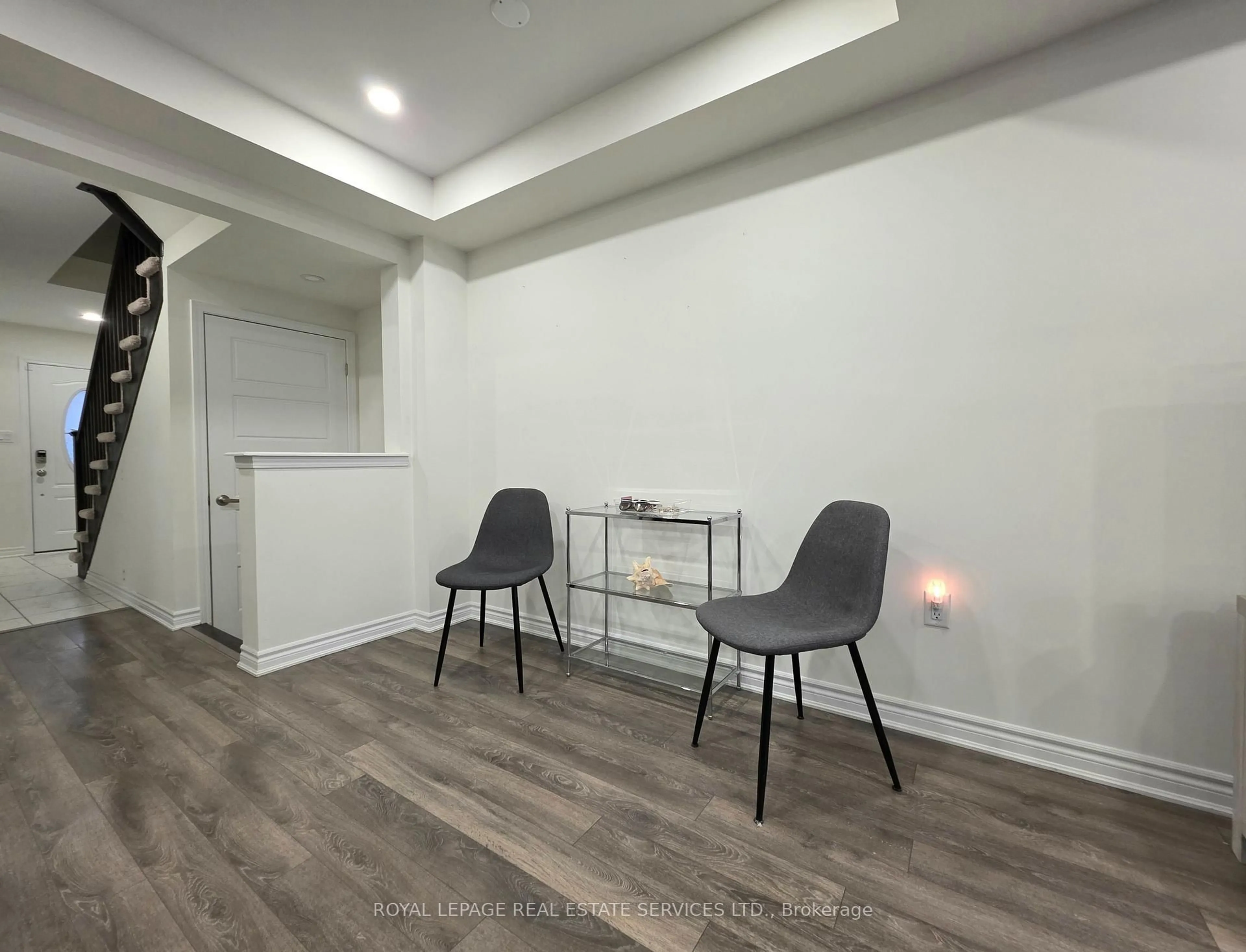 A pic of a room for 301 Beasley Terr, Milton Ontario L9E 1C5