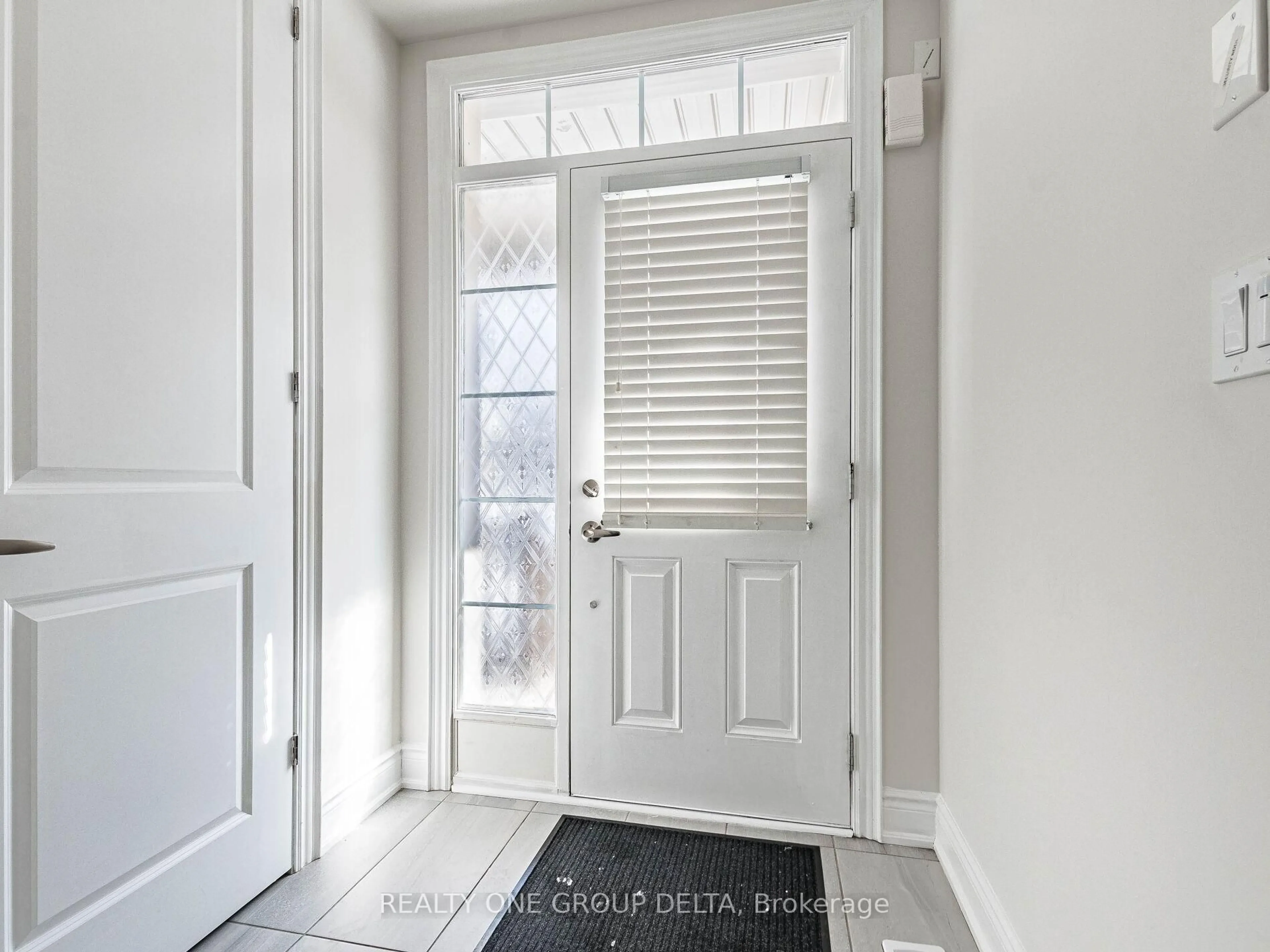 Indoor entryway for 6 Quinton Rdge #., Brampton Ontario L6Y 0E3