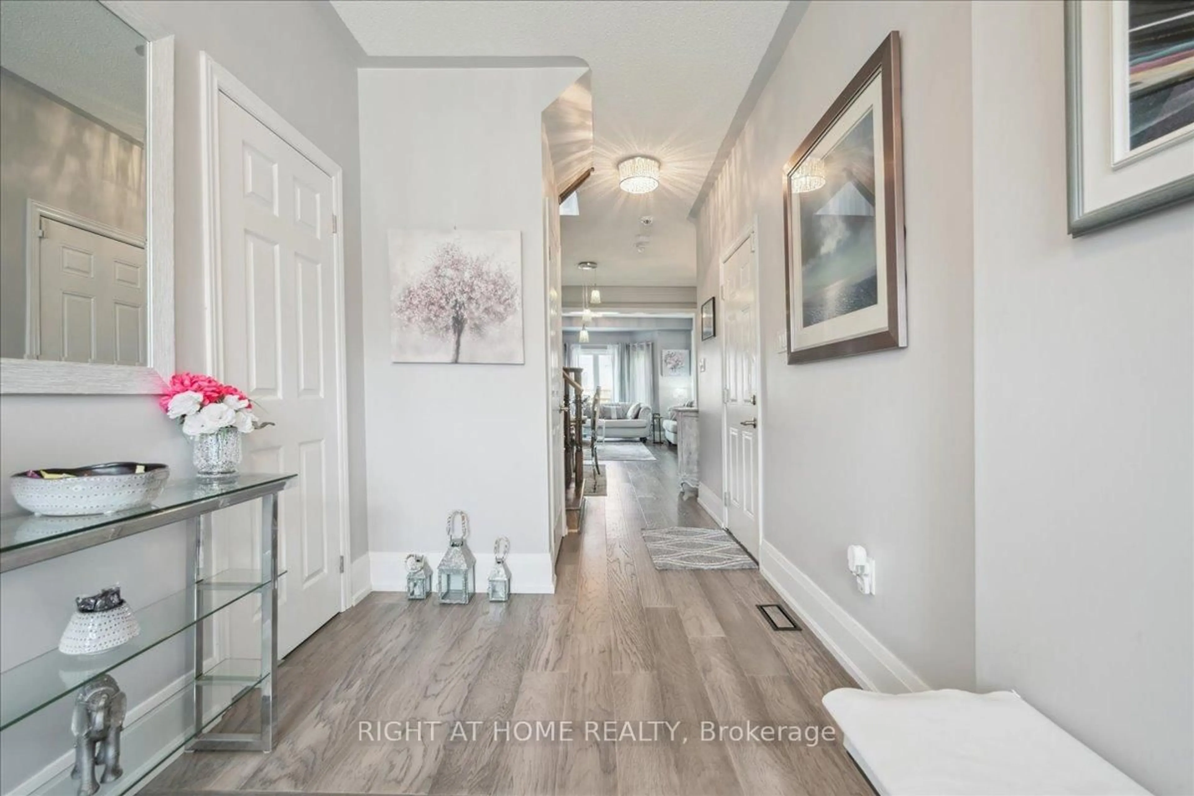 Indoor entryway for 1449 Laurier Ave, Milton Ontario L9T 6J4