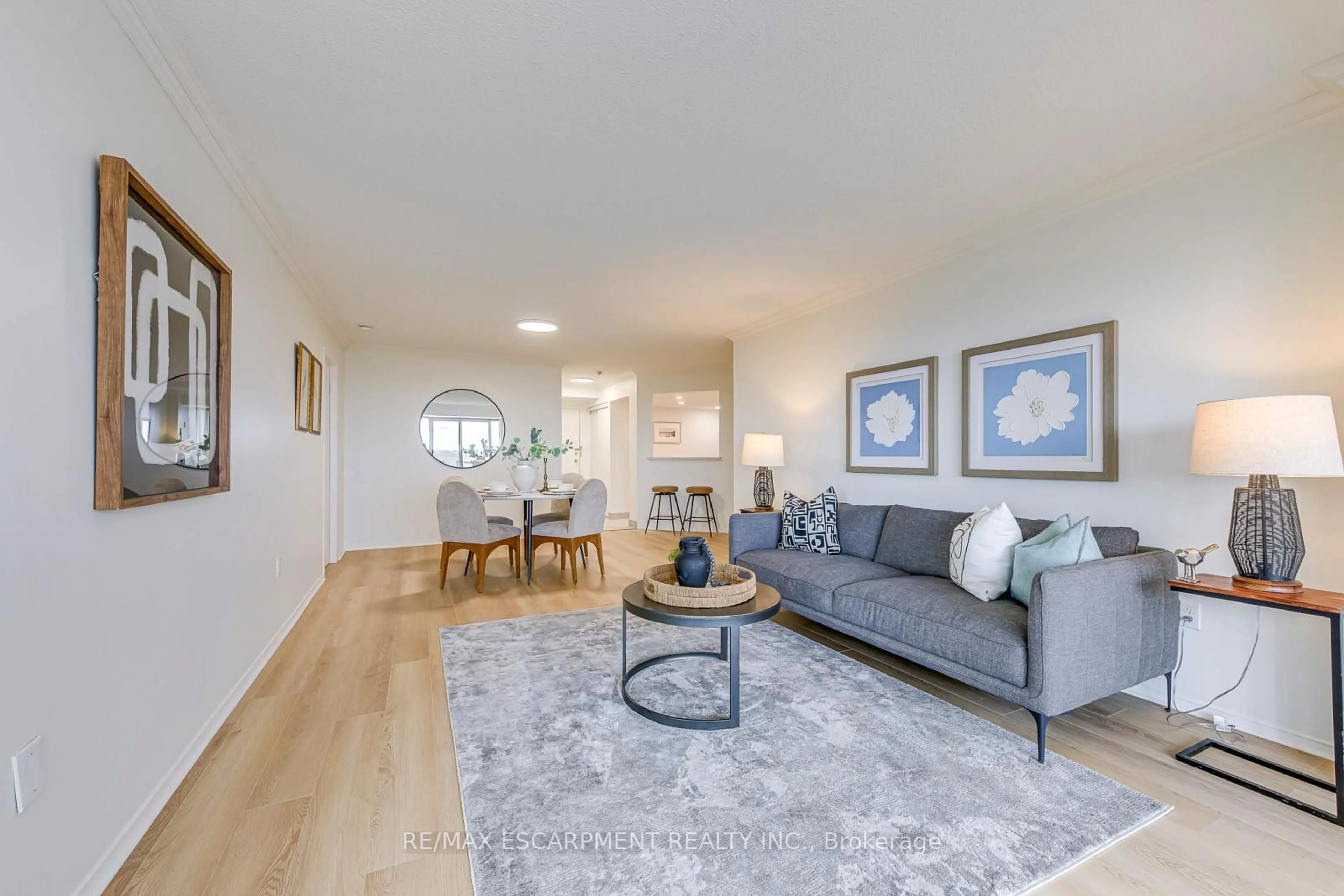 Living room with furniture, wood/laminate floor for 5080 Pinedale Ave #902, Burlington Ontario L7L 5V7