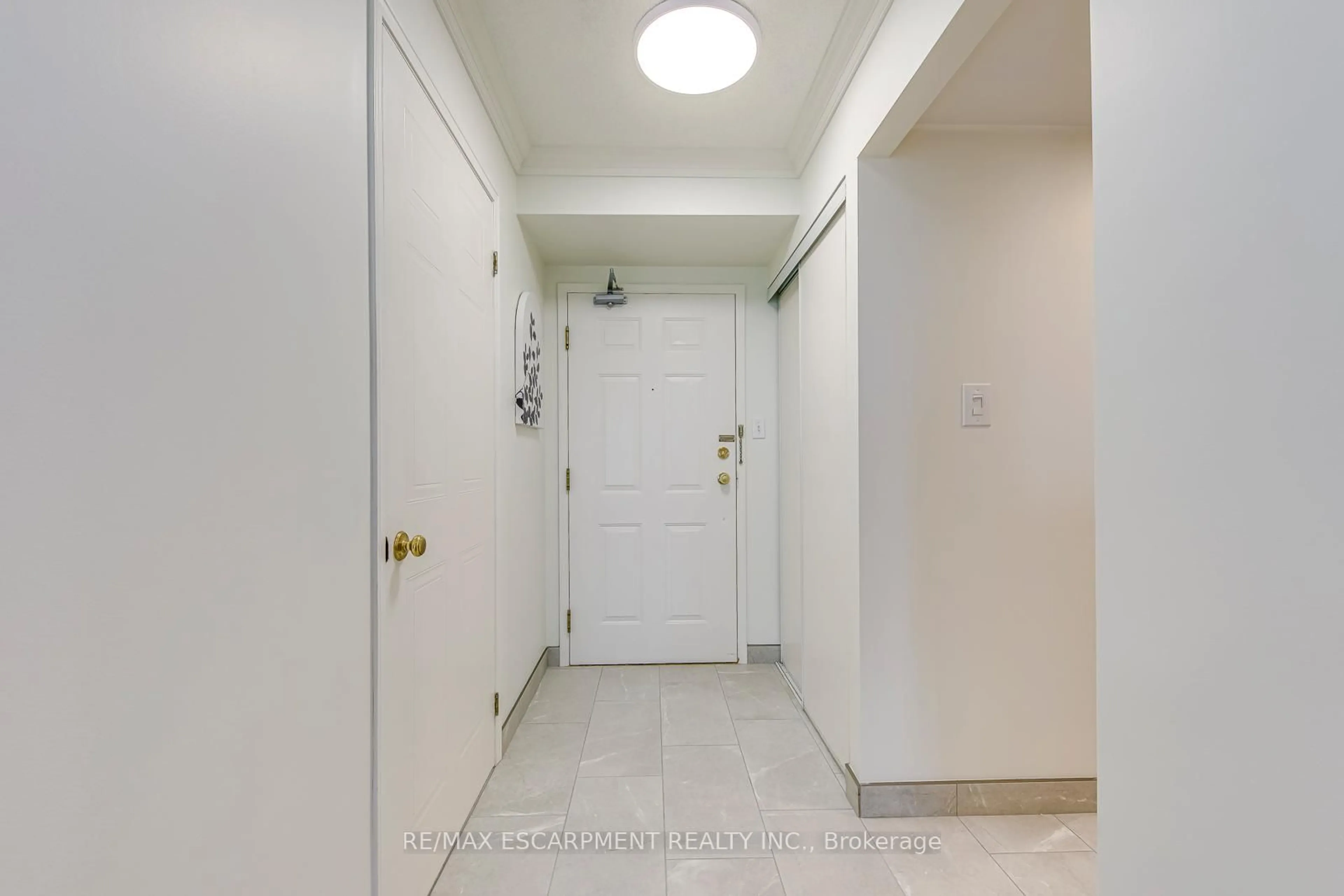 Unknown for 5080 Pinedale Ave #902, Burlington Ontario L7L 5V7