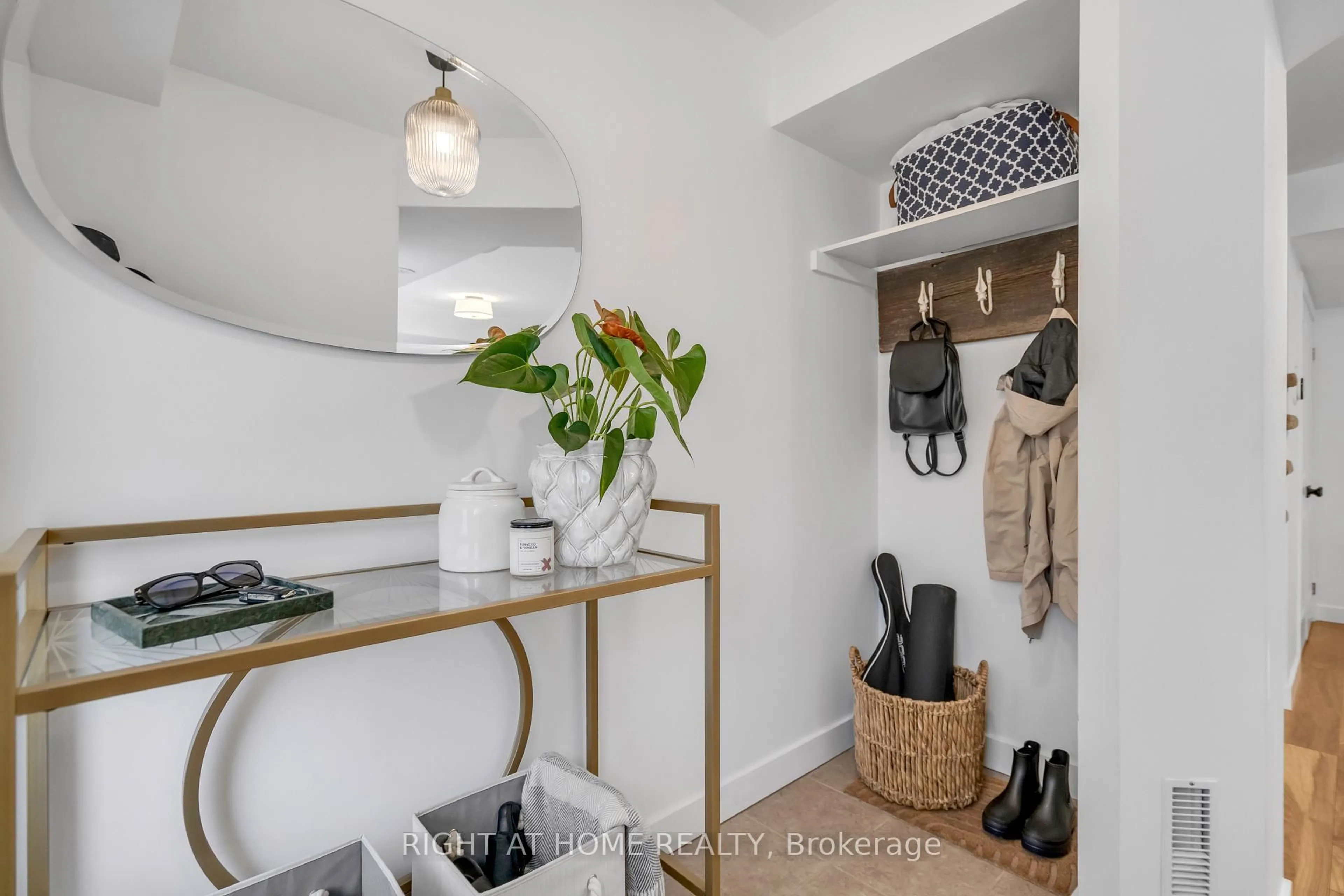 Indoor entryway for 12 Foundry Ave #146, Toronto Ontario M6H 0A7
