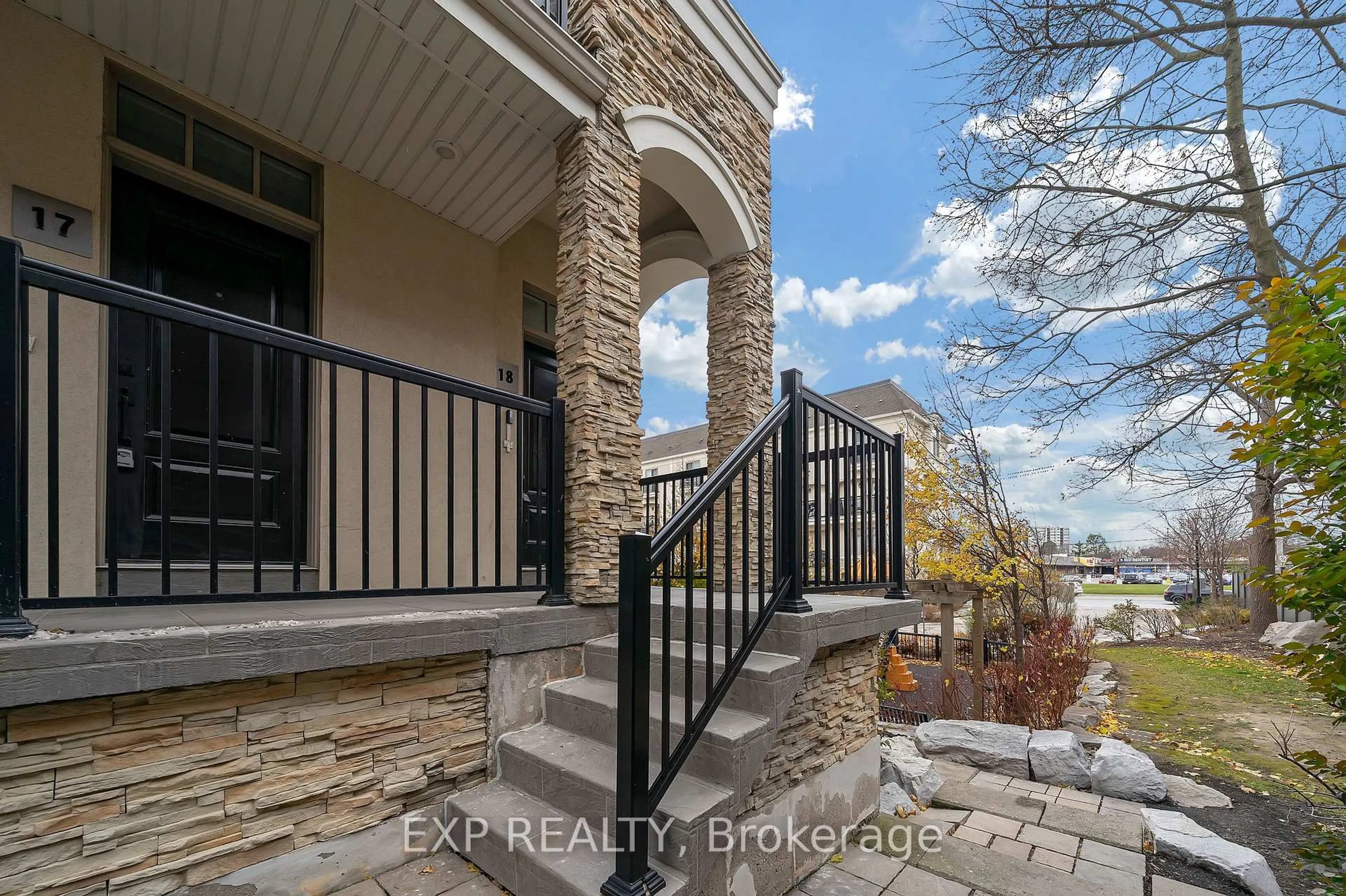 Unknown for 3077 Cawthra Road #18, Mississauga Ontario L5A 2X4