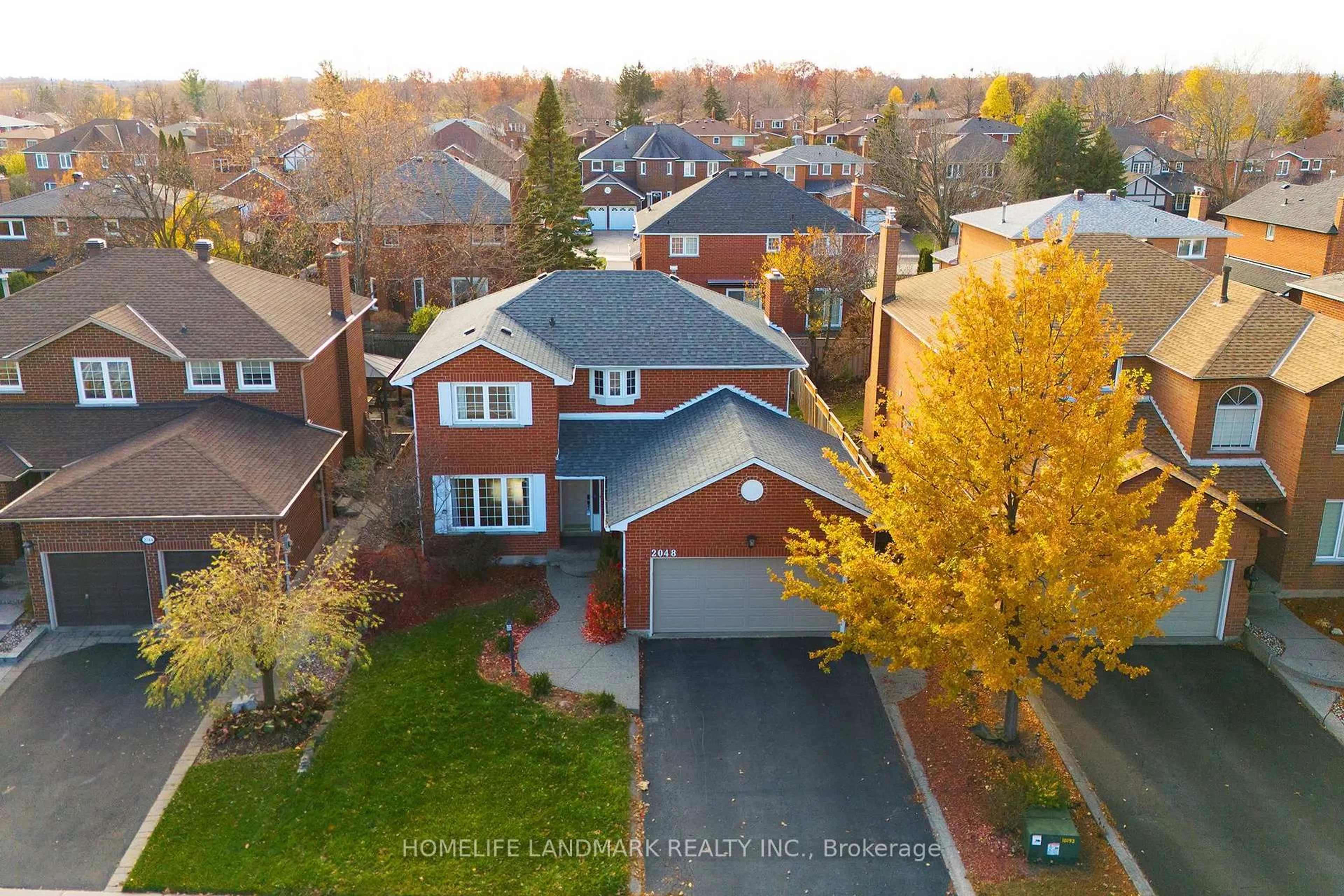 A pic from outside/outdoor area/front of a property/back of a property/a pic from drone, street for 2048 Sixth Line, Oakville Ontario L6H 3N2