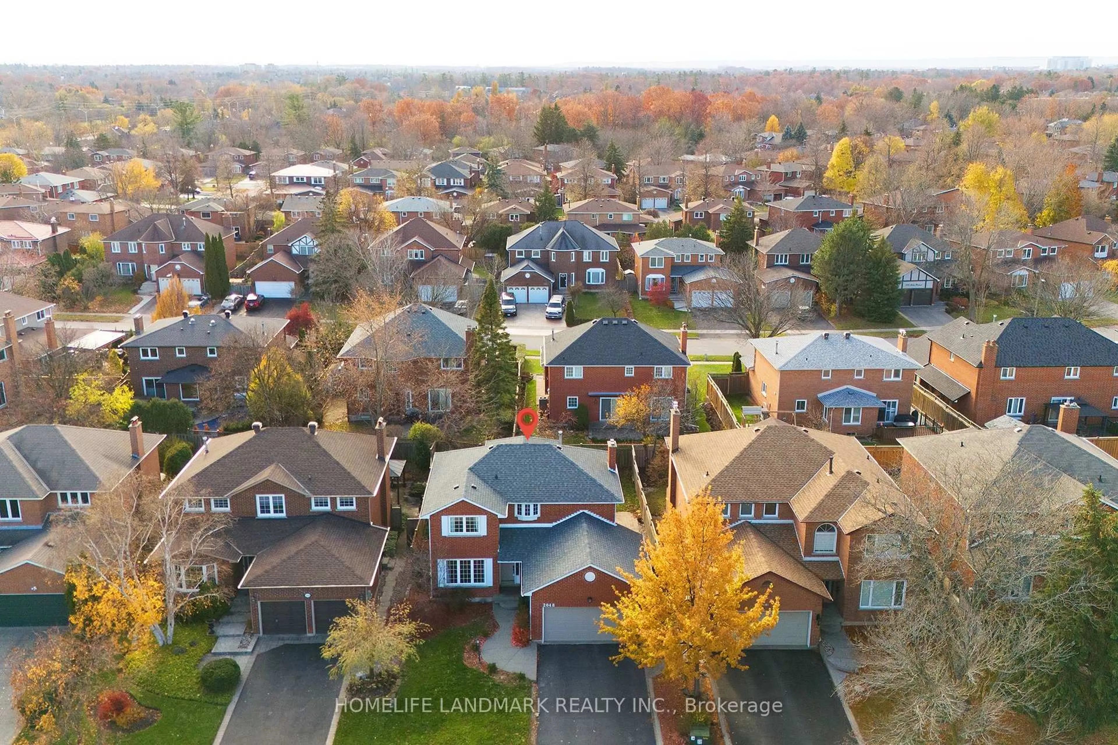 A pic from outside/outdoor area/front of a property/back of a property/a pic from drone, street for 2048 Sixth Line, Oakville Ontario L6H 3N2
