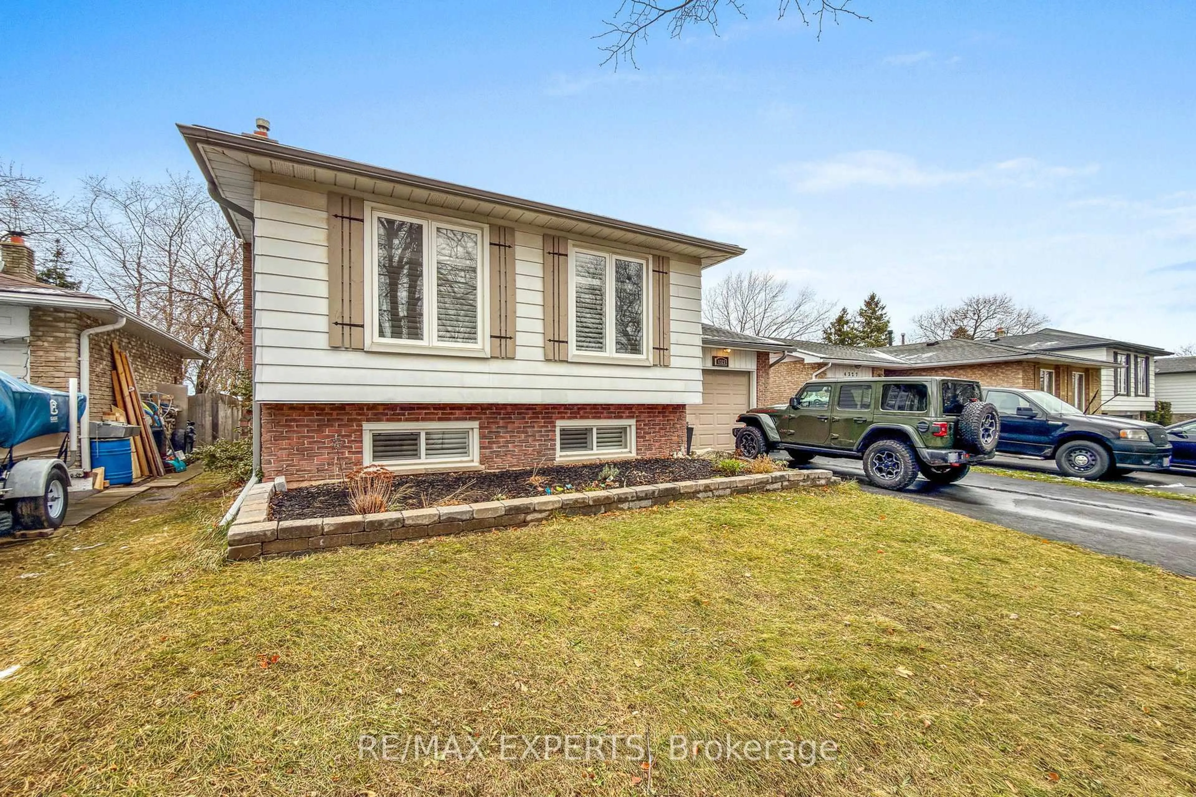 Home with brick exterior material, street for 4323 Forsyth Blvd, Burlington Ontario L7L 2M2