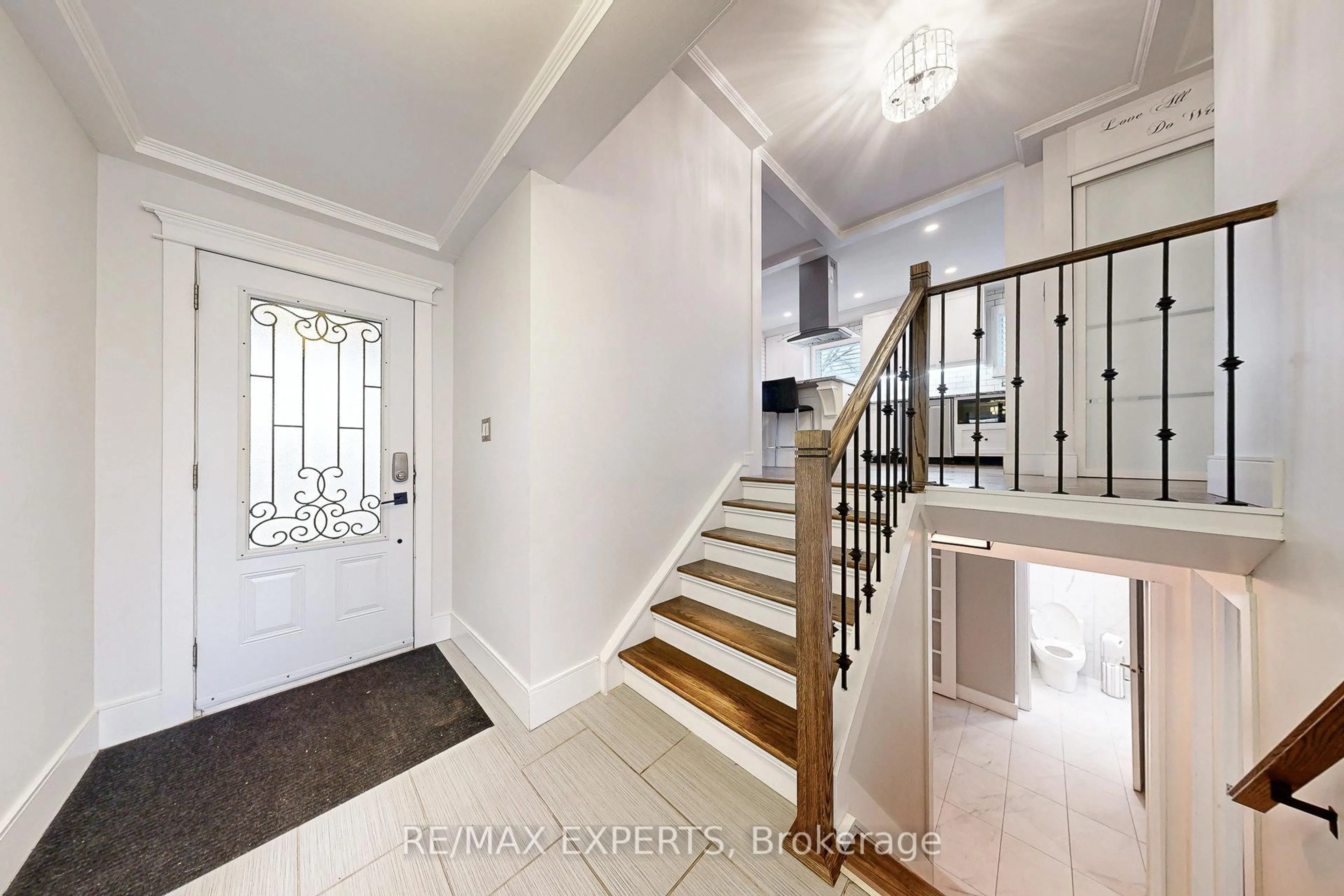 Indoor entryway for 4323 Forsyth Blvd, Burlington Ontario L7L 2M2