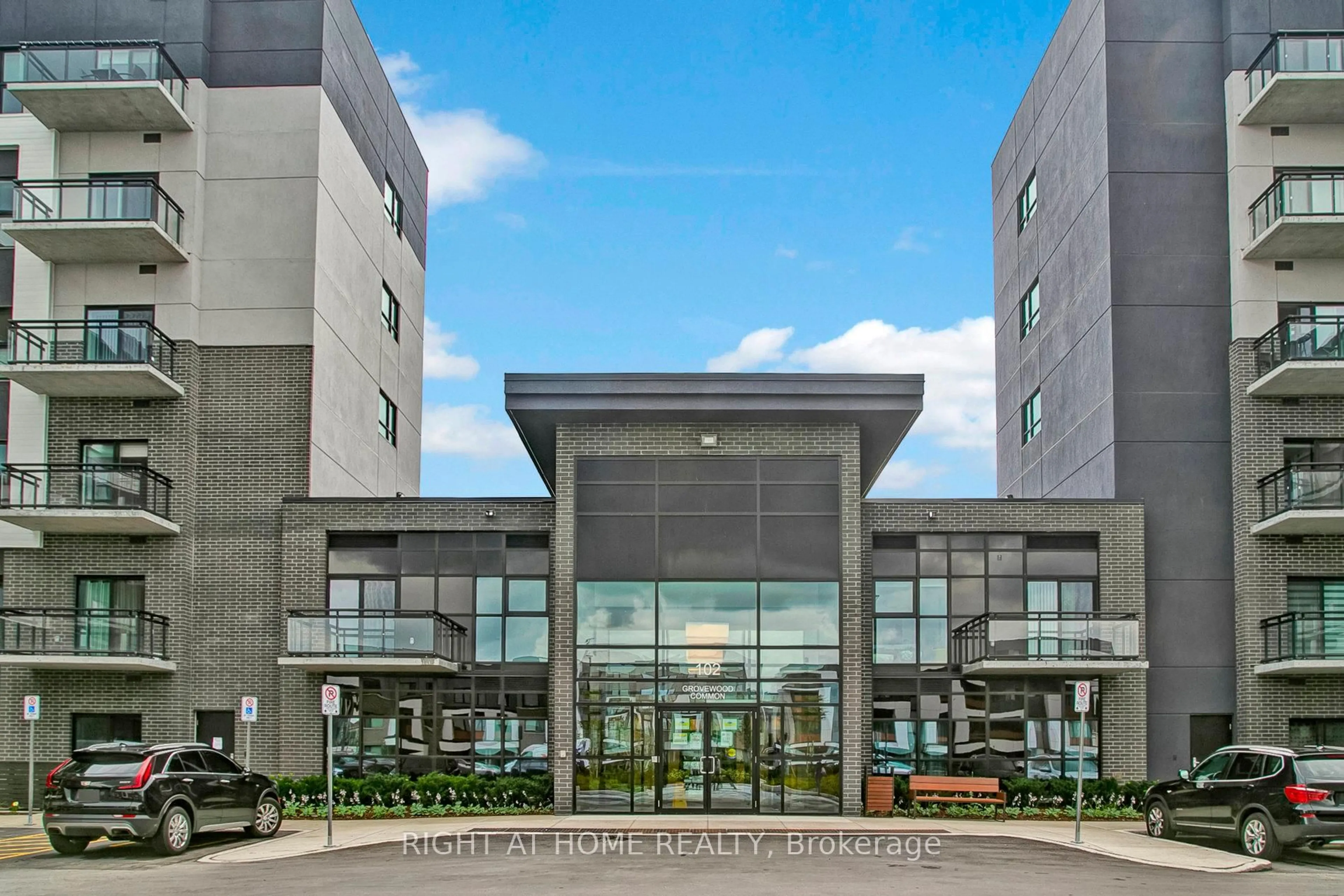 Indoor foyer for 102 Grovewood Common #603, Oakville Ontario L6H 0X2