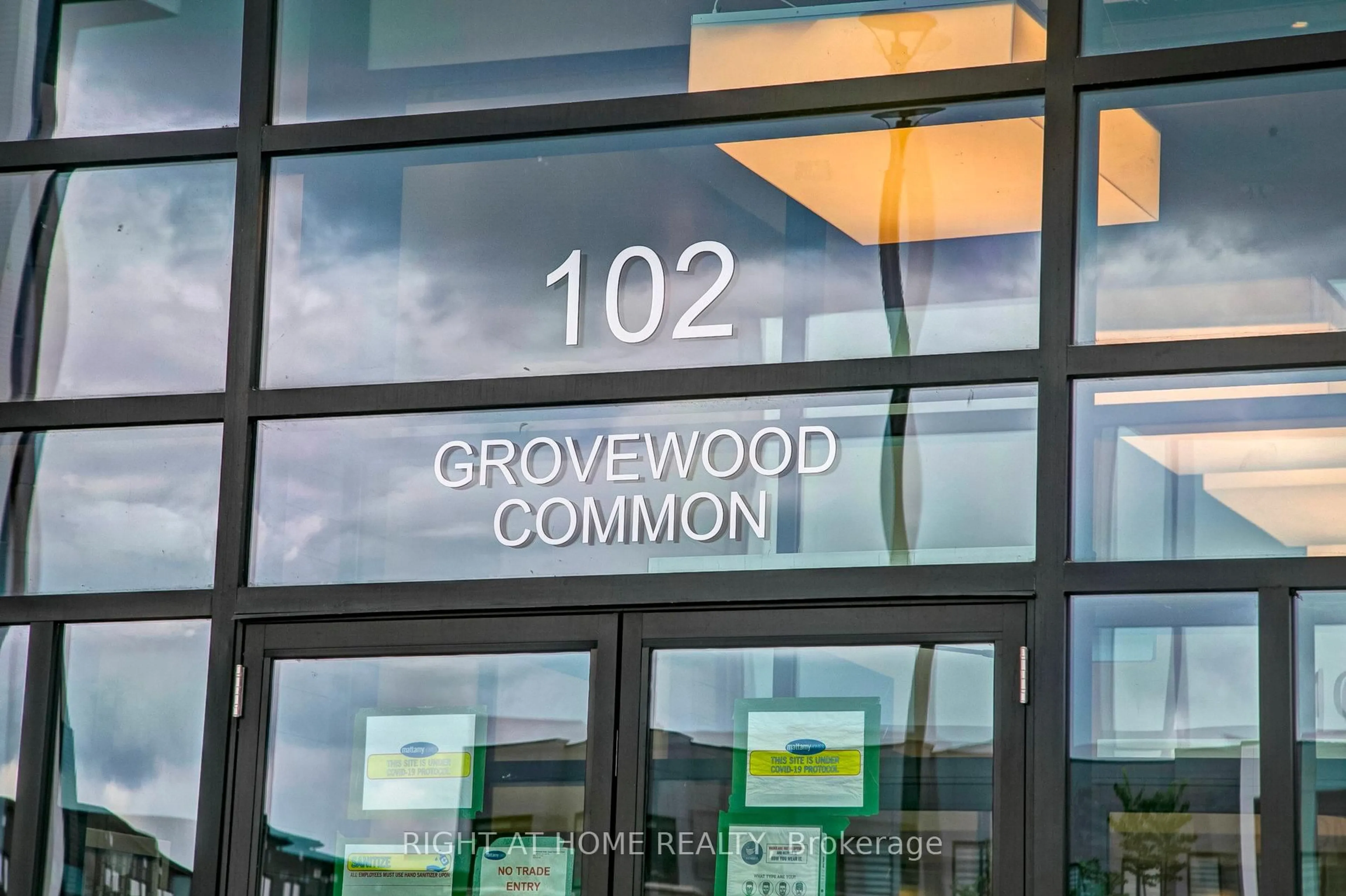 Indoor foyer for 102 Grovewood Common #603, Oakville Ontario L6H 0X2