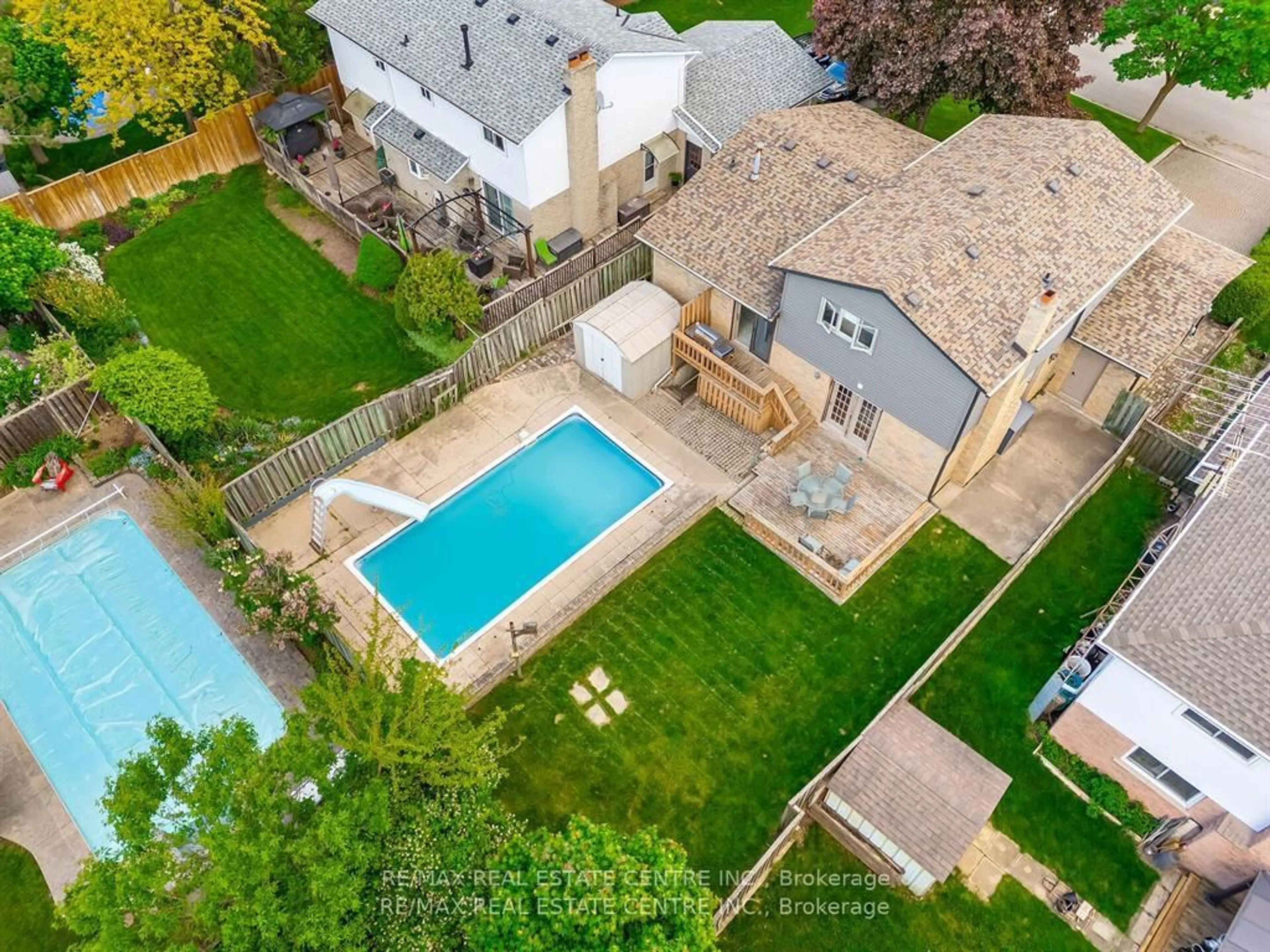 A pic from outside/outdoor area/front of a property/back of a property/a pic from drone, street for 583 Moorelands Cres, Milton Ontario L9T 4B3