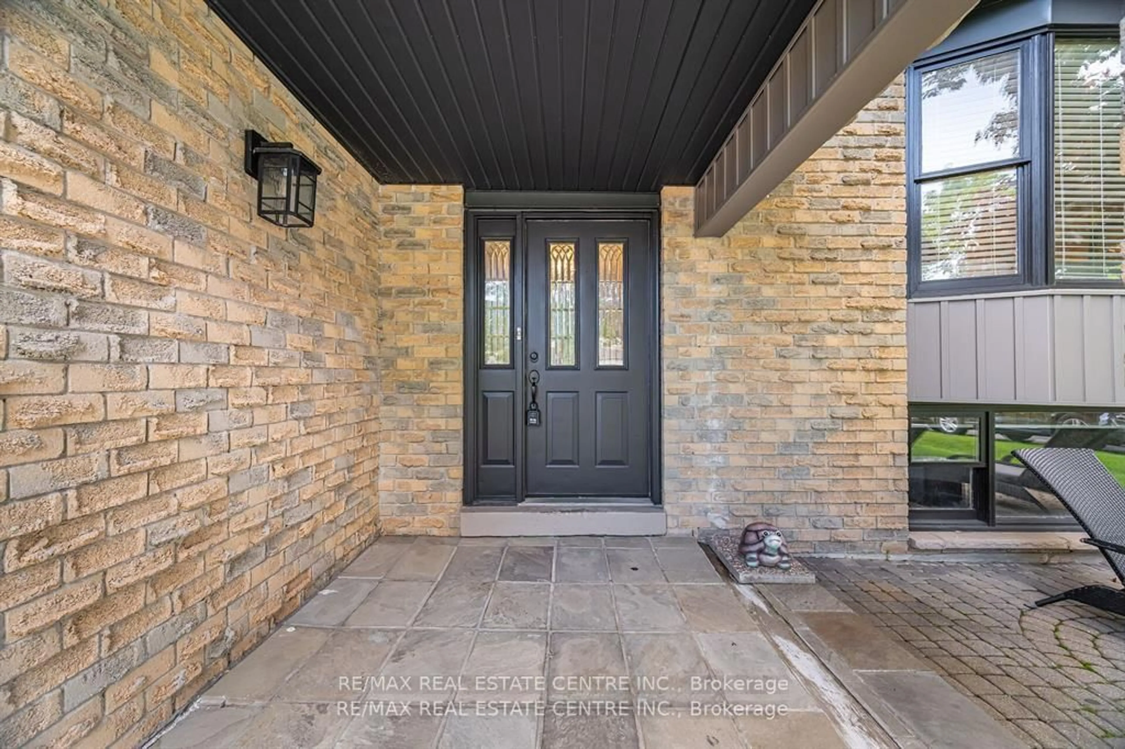 Indoor entryway for 583 Moorelands Cres, Milton Ontario L9T 4B3
