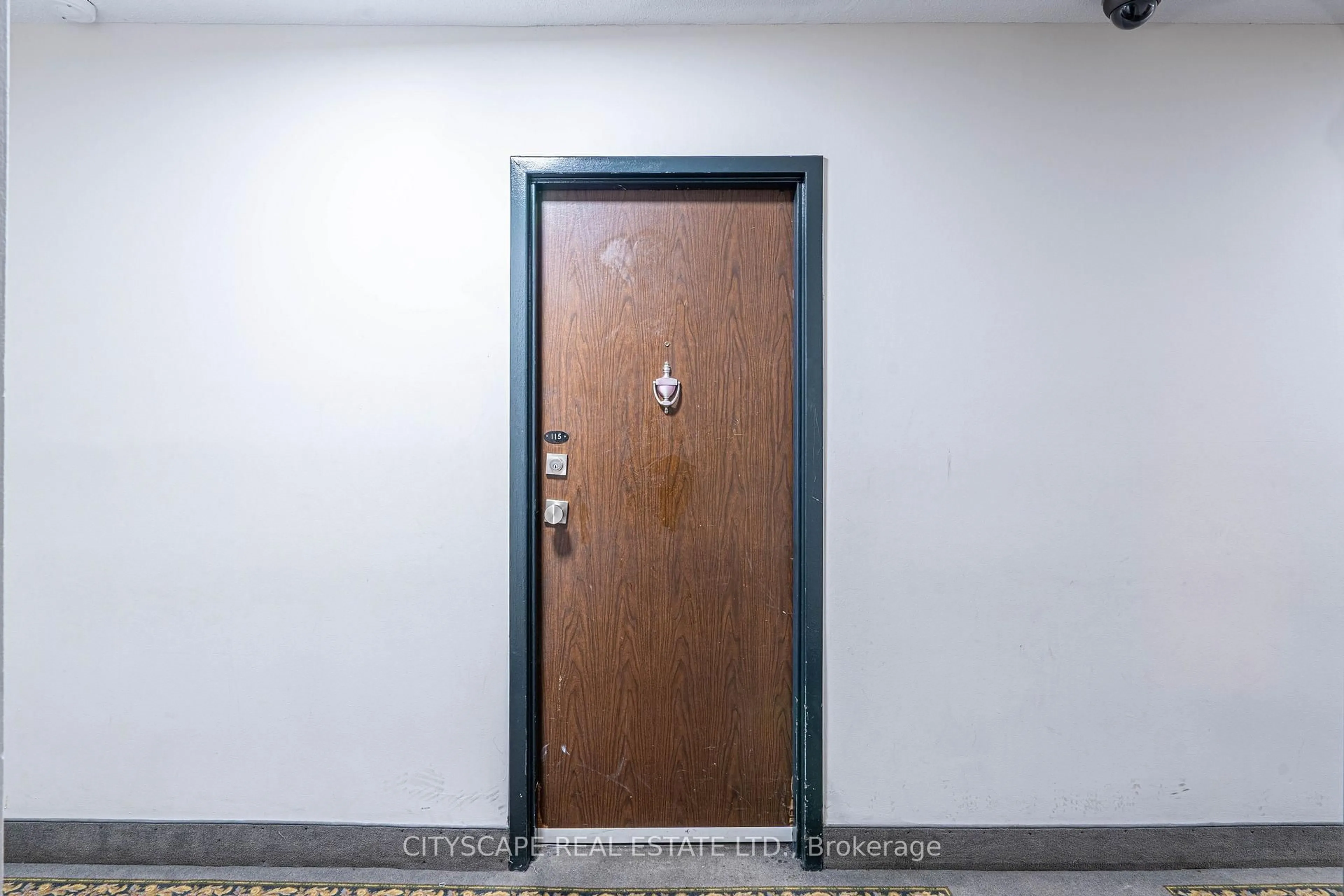 Indoor foyer for 2121 Roche Crt #115, Mississauga Ontario L5K 2C7