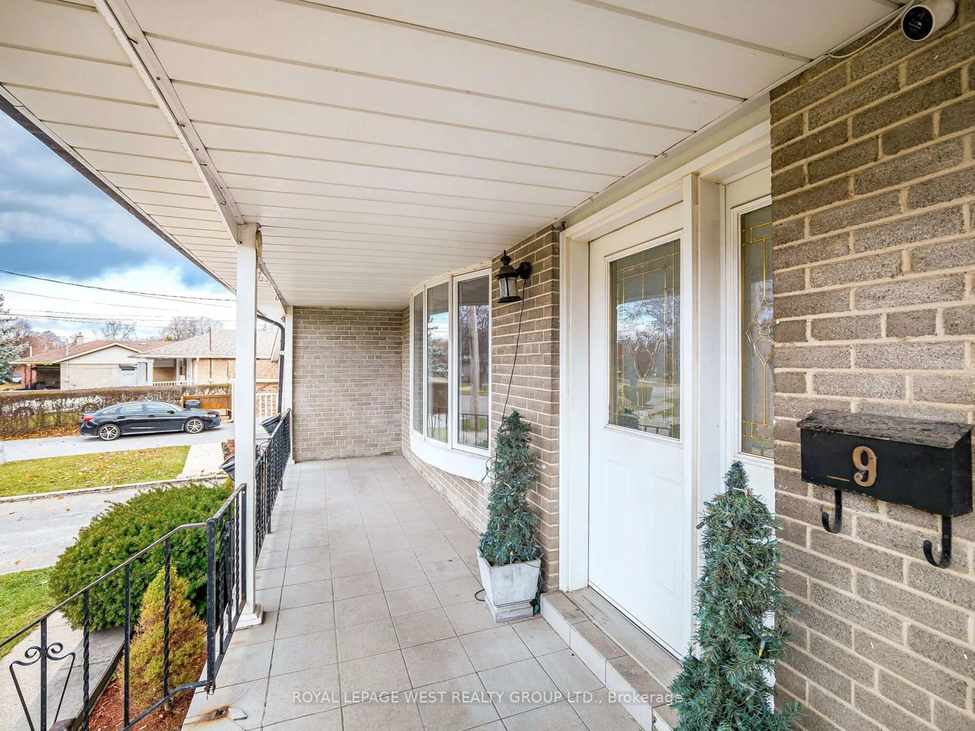 Unknown for 9 Rosefair Cres, Toronto Ontario M9W 3B1