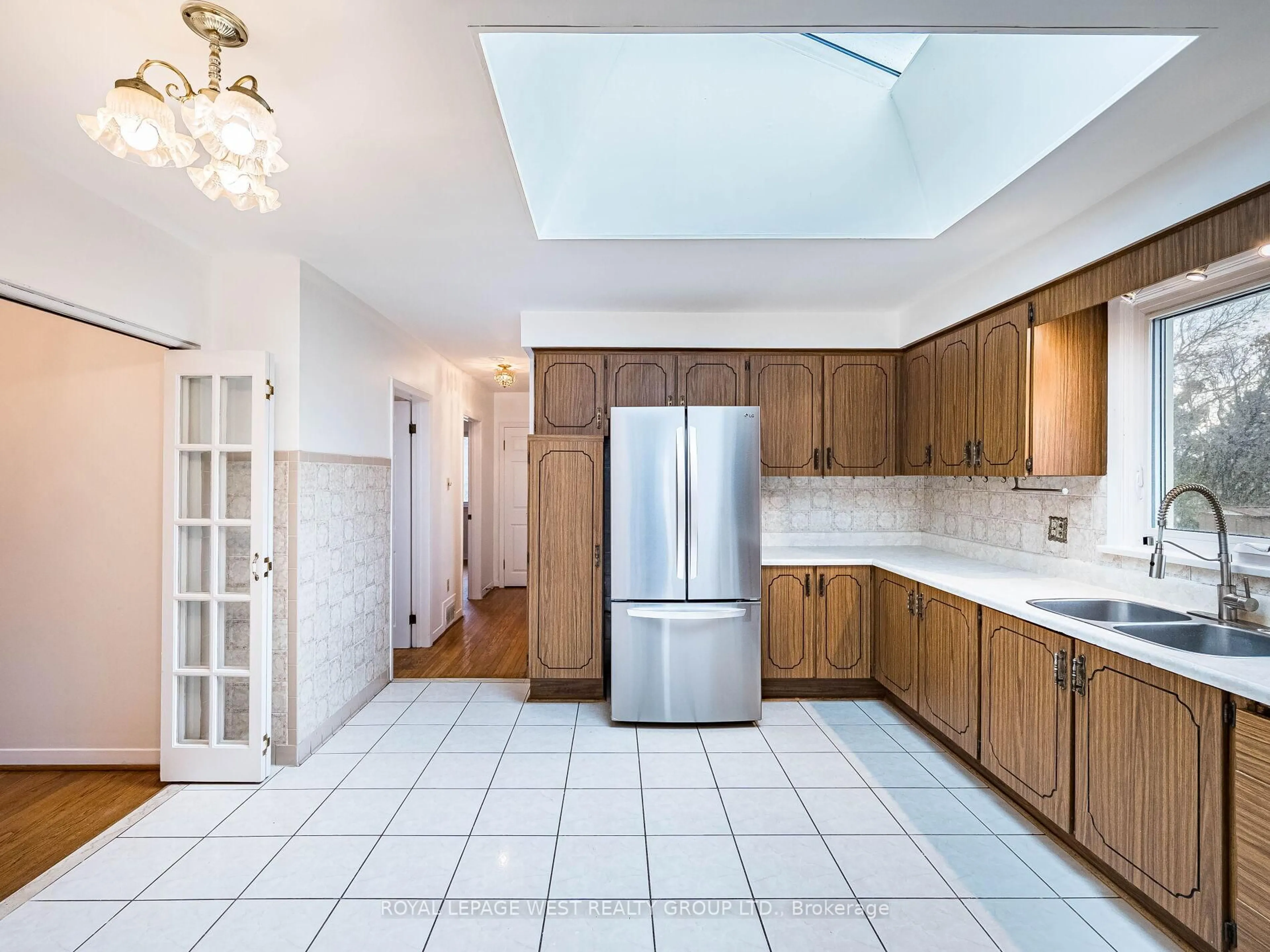 Open concept kitchen, ceramic/tile floor for 9 Rosefair Cres, Toronto Ontario M9W 3B1