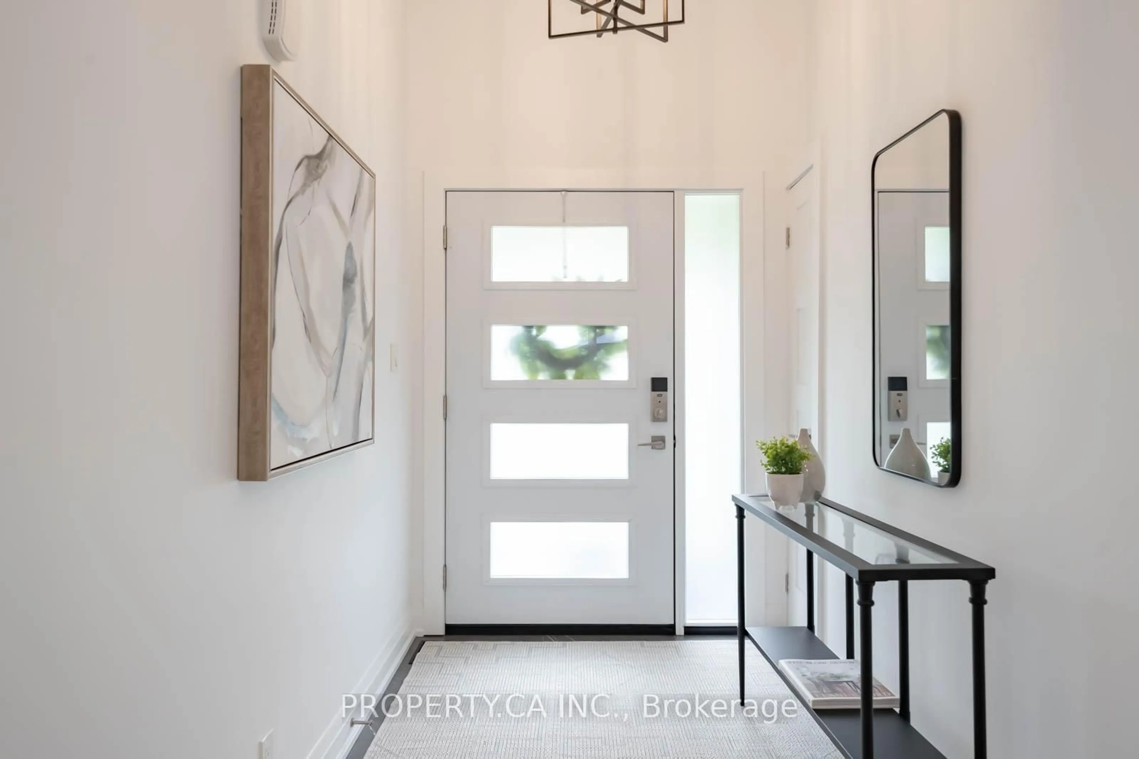 Indoor entryway for 1533 Rometown Dr, Mississauga Ontario L5E 2T8