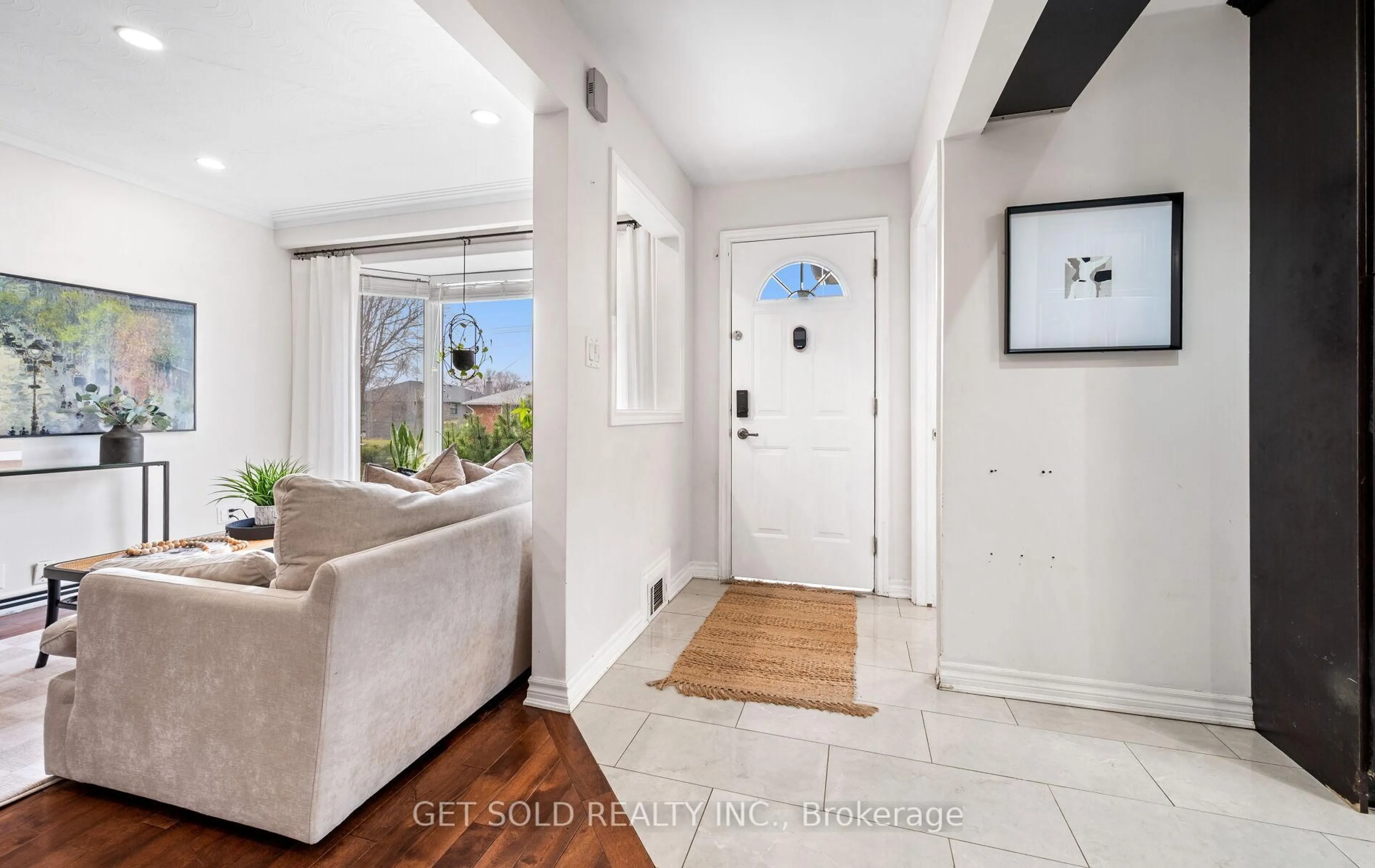 Indoor entryway for 19 Ixworth Rd, Toronto Ontario M9W 4R7