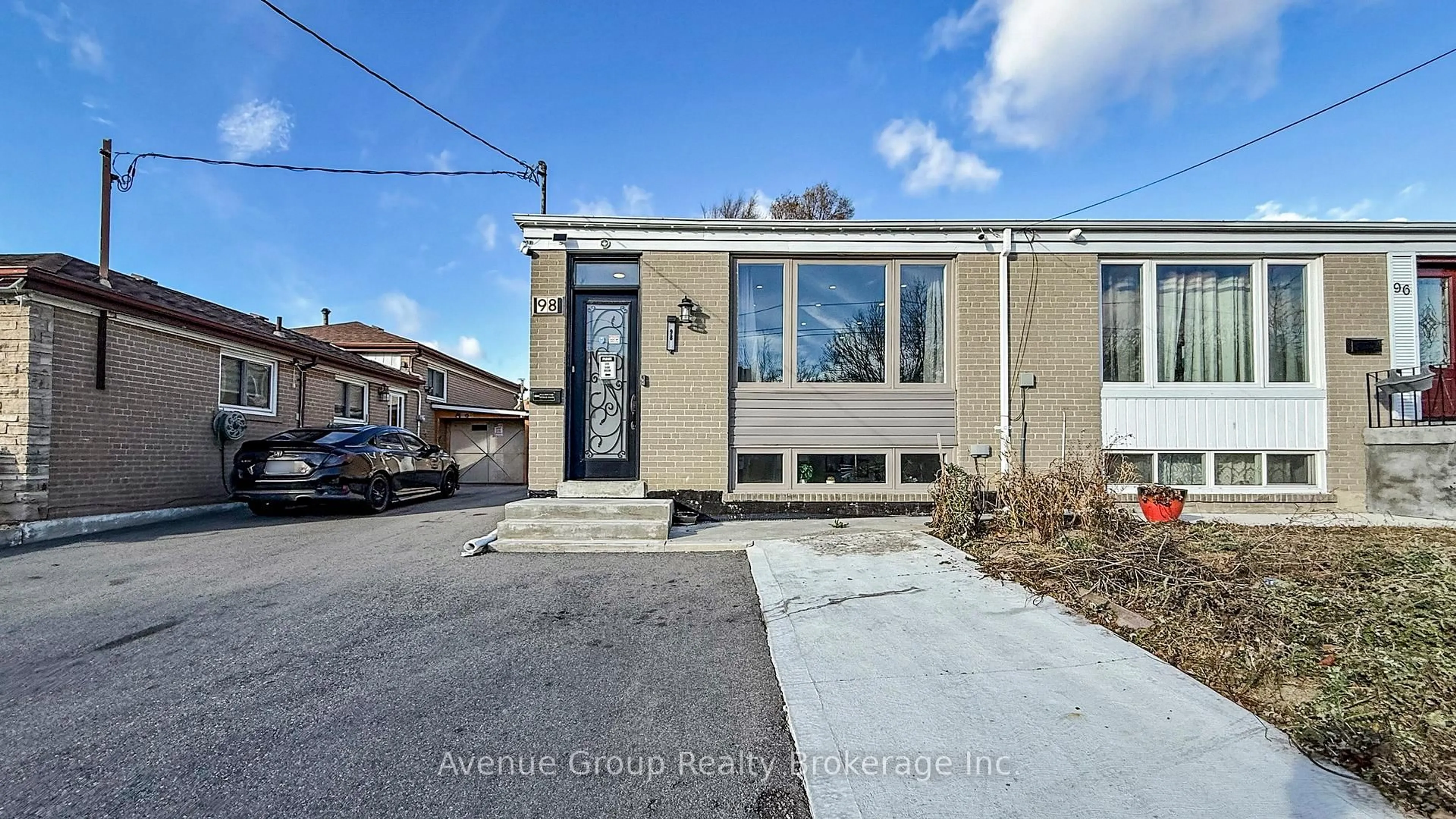 Unknown for 98 Topcliff Ave, Toronto Ontario M3N 1L8