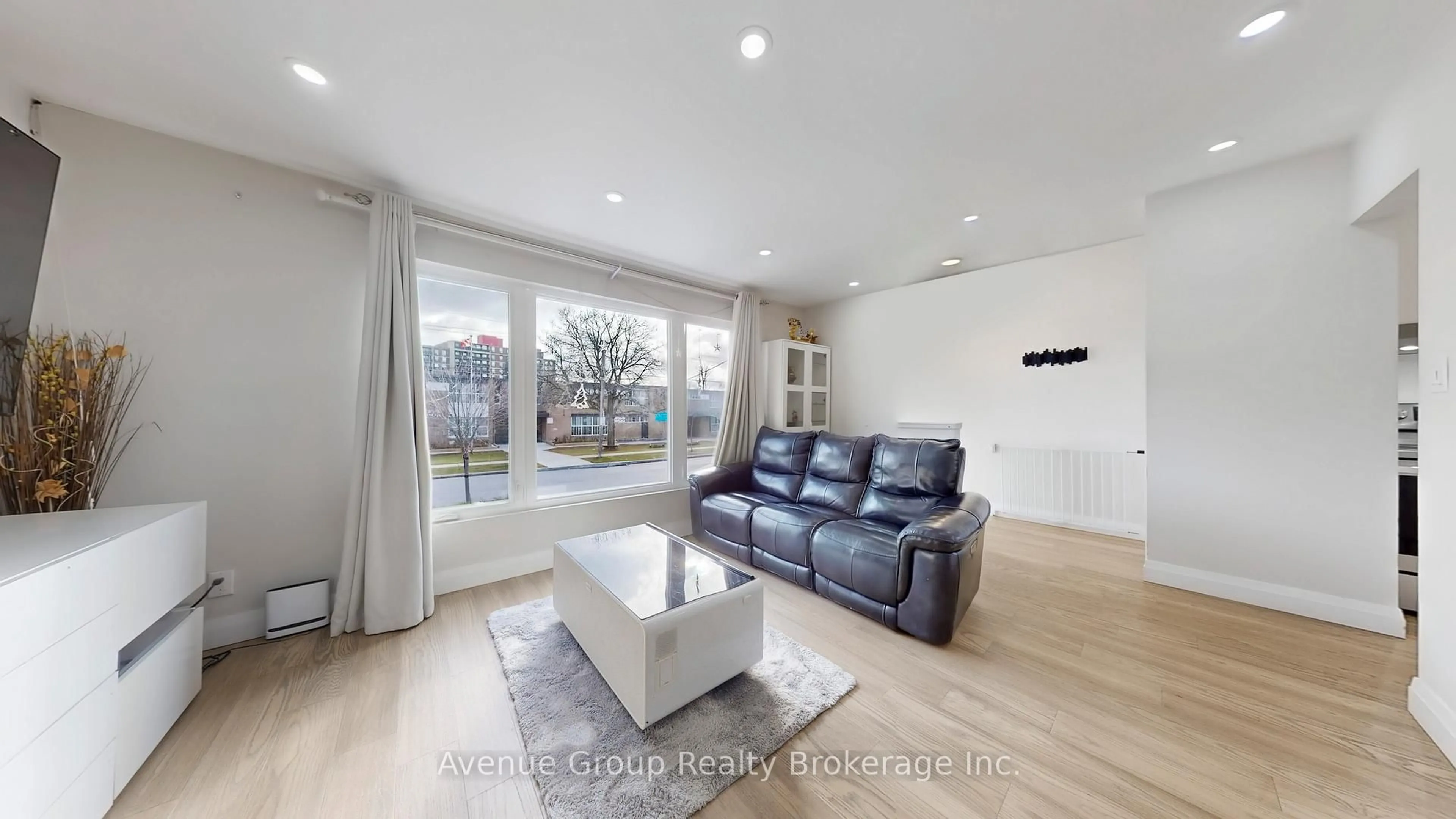 Living room with furniture, wood/laminate floor for 98 Topcliff Ave, Toronto Ontario M3N 1L8