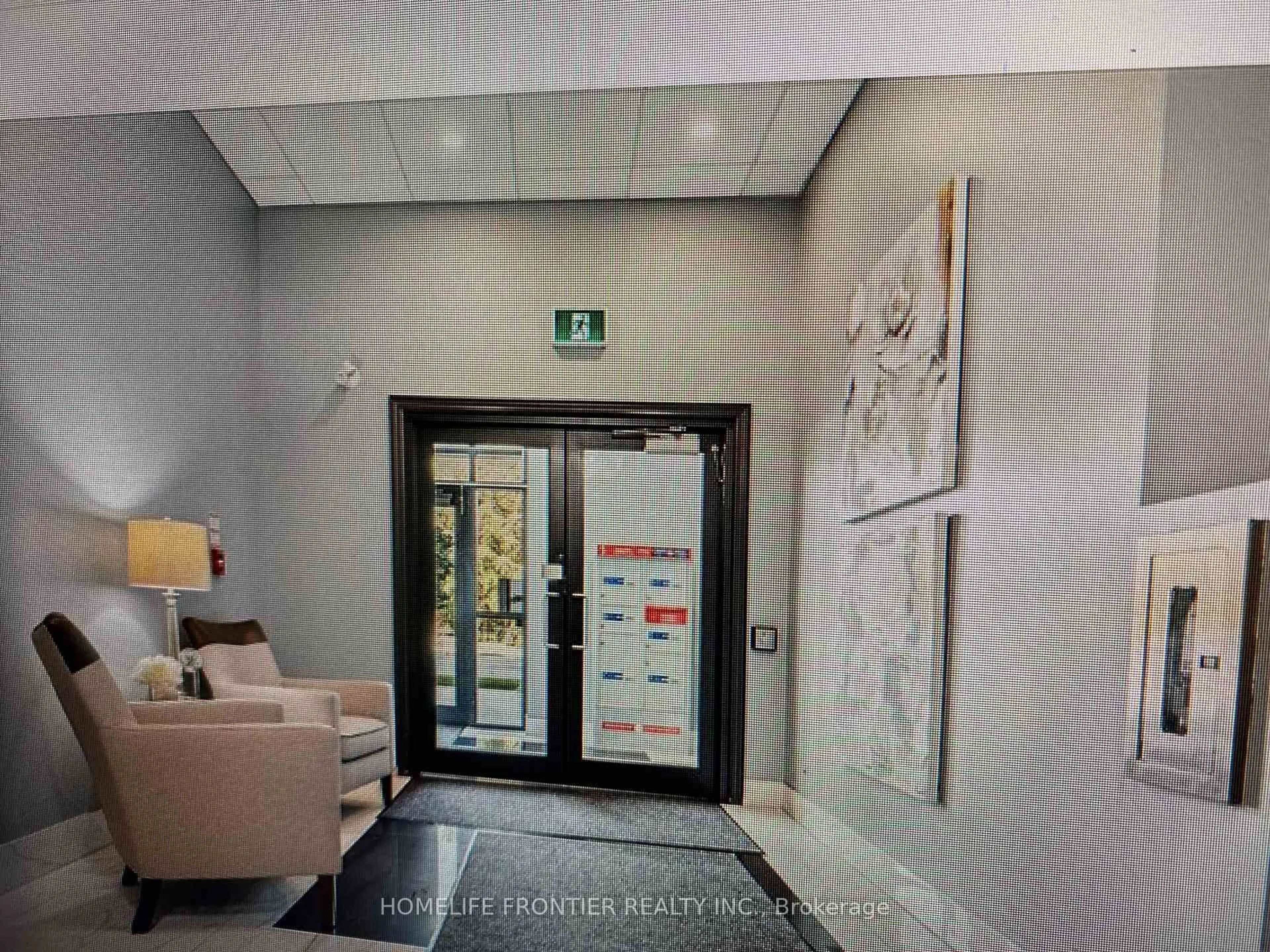 Indoor foyer for 34 Plains Rd #304, Burlington Ontario L7T 0B9