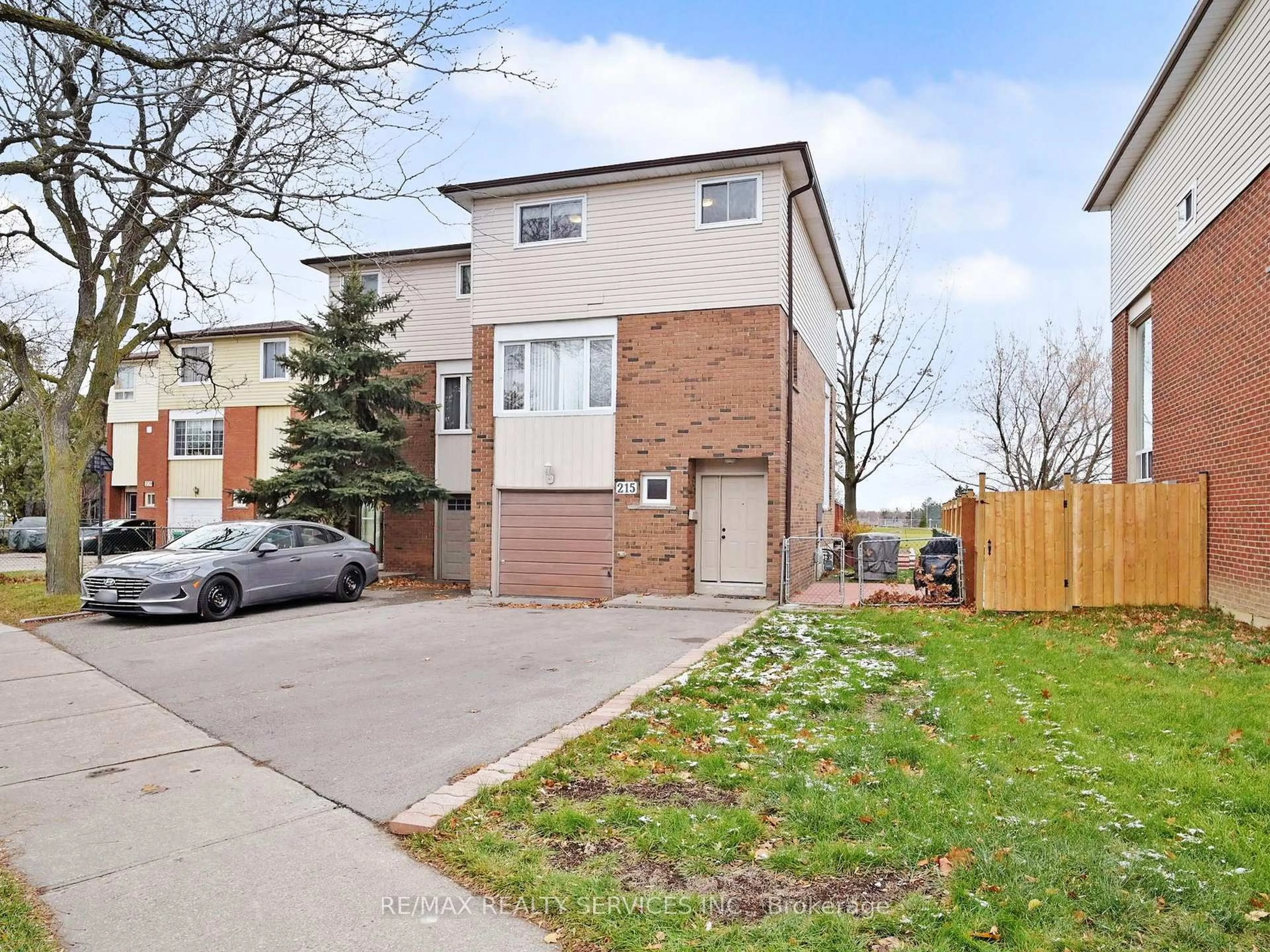 Home with brick exterior material, street for 215 Kingswood Dr, Brampton Ontario L6V 3B2