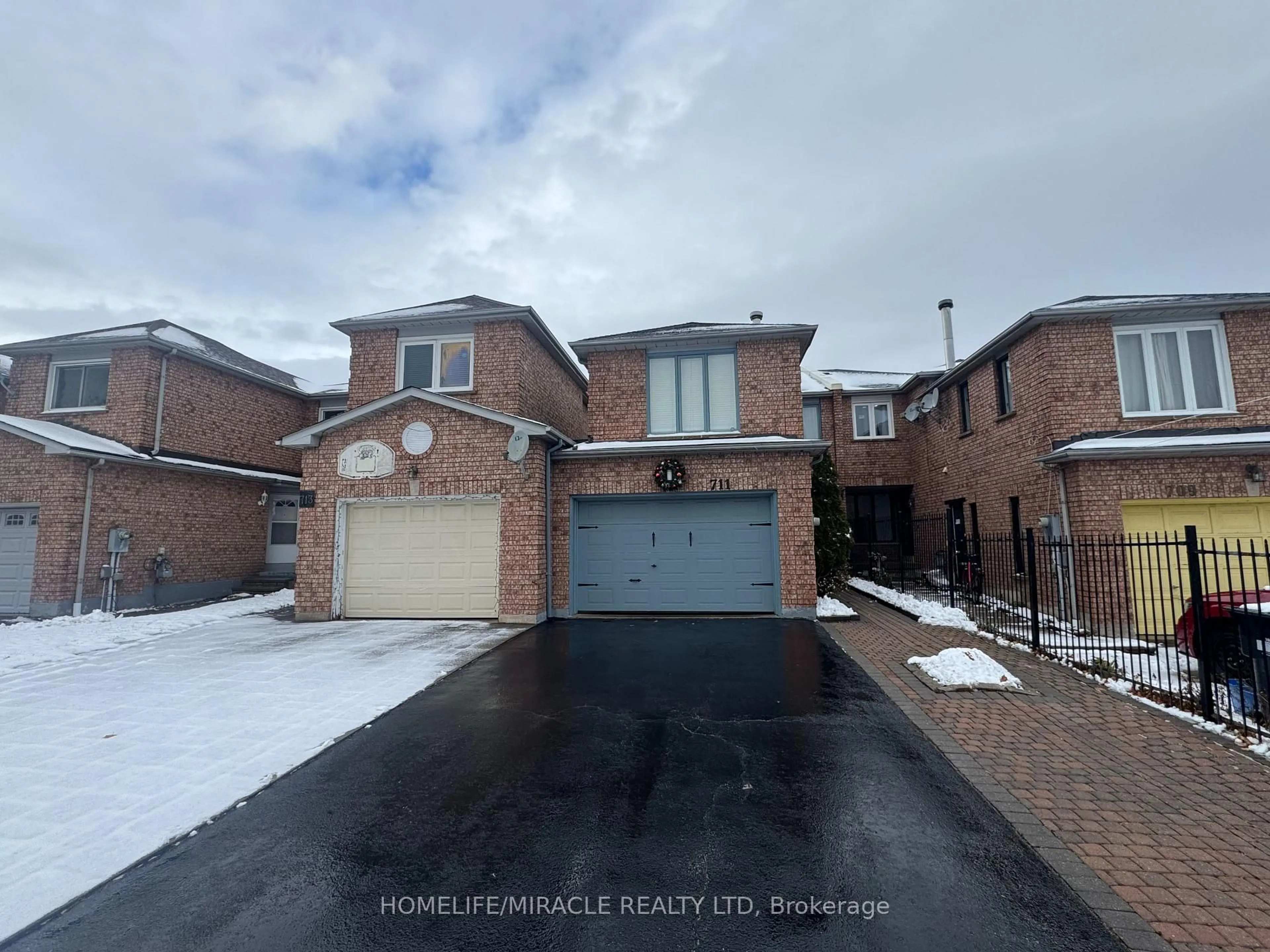 Home with brick exterior material, street for 711 Ashprior Ave, Mississauga Ontario L5R 3N8