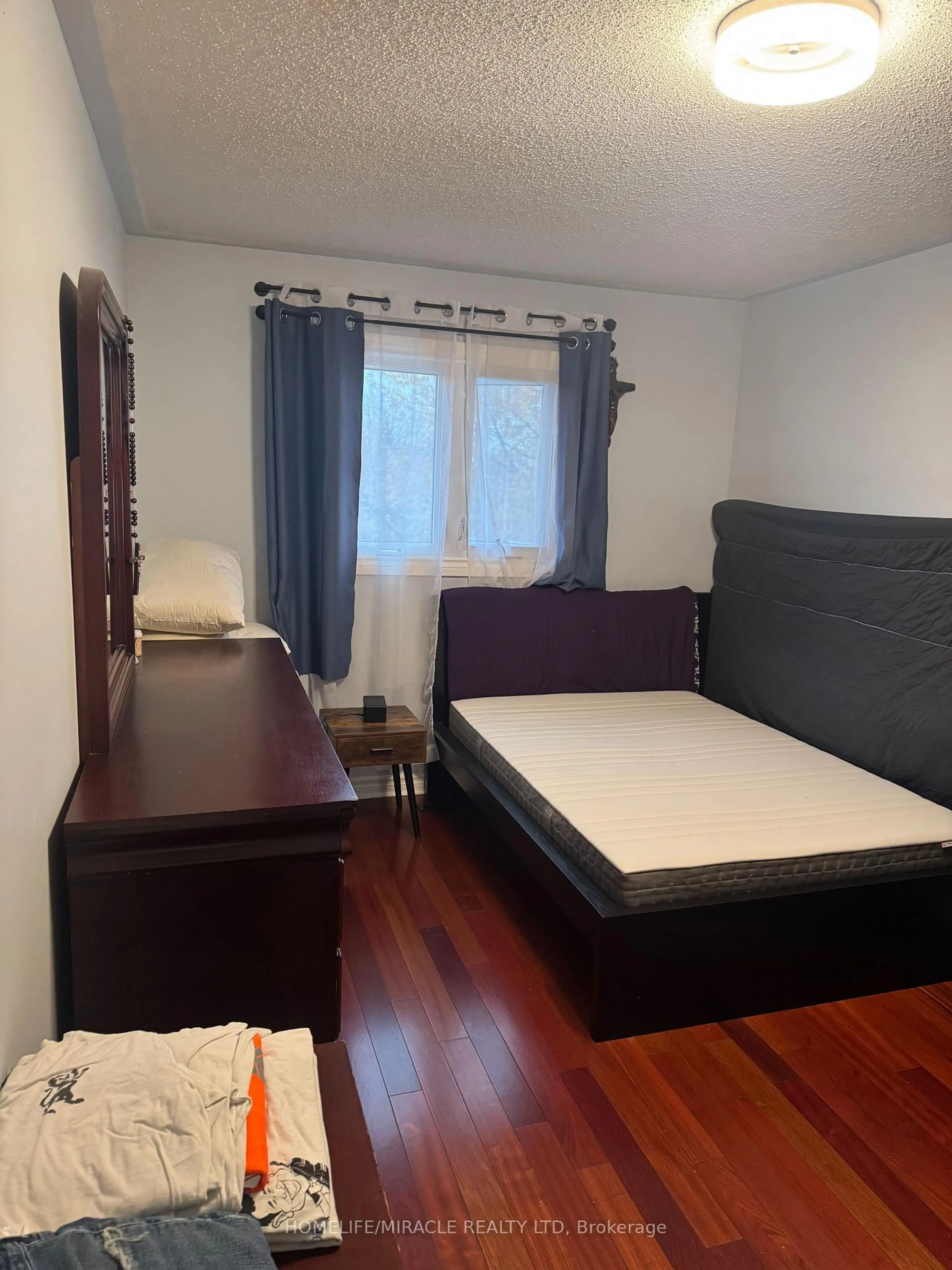 A pic of a room for 711 Ashprior Ave, Mississauga Ontario L5R 3N8