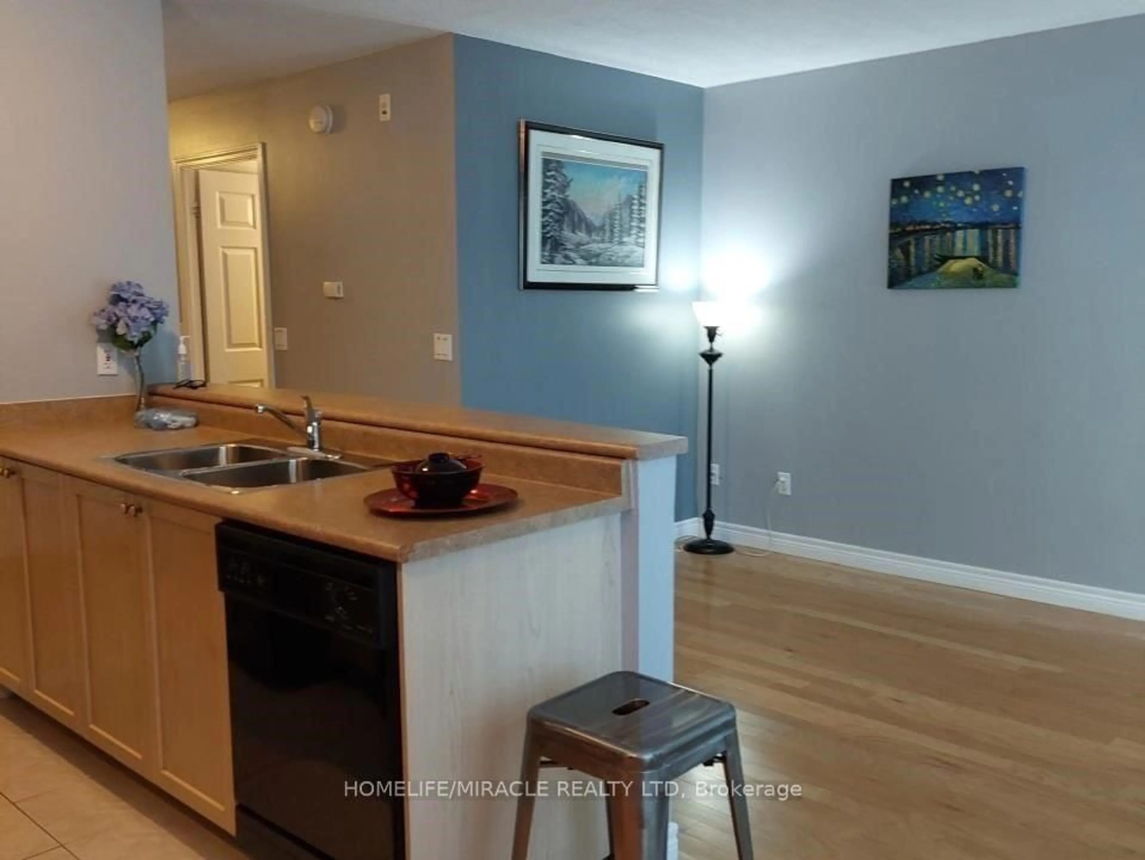 Open concept kitchen, wood/laminate floor for 25 Via Rosedale Way #116, Brampton Ontario L6R 3J8