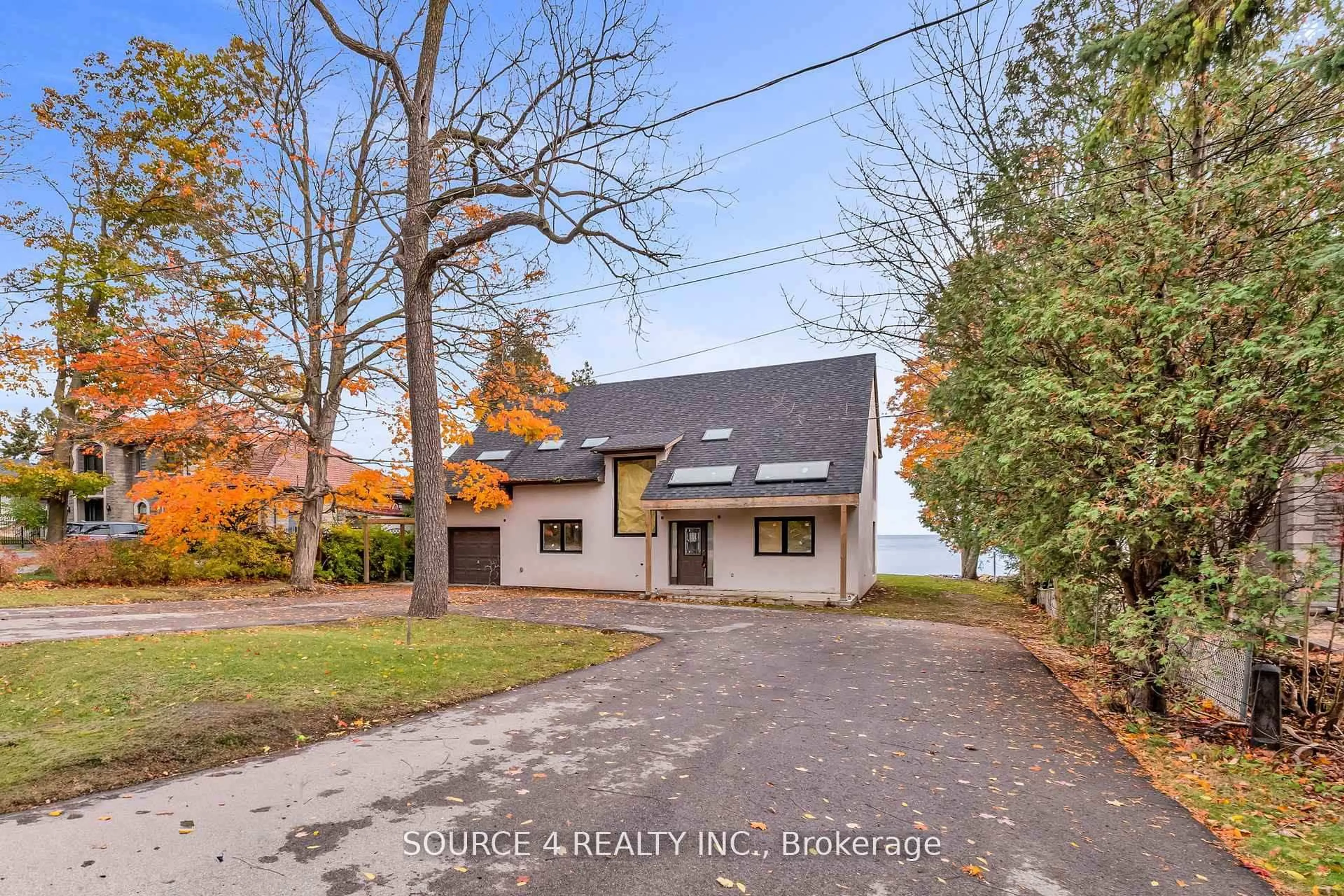 A pic from outside/outdoor area/front of a property/back of a property/a pic from drone, water/lake/river/ocean view for 1376 Lakeshore Rd, Oakville Ontario L6L 1G2
