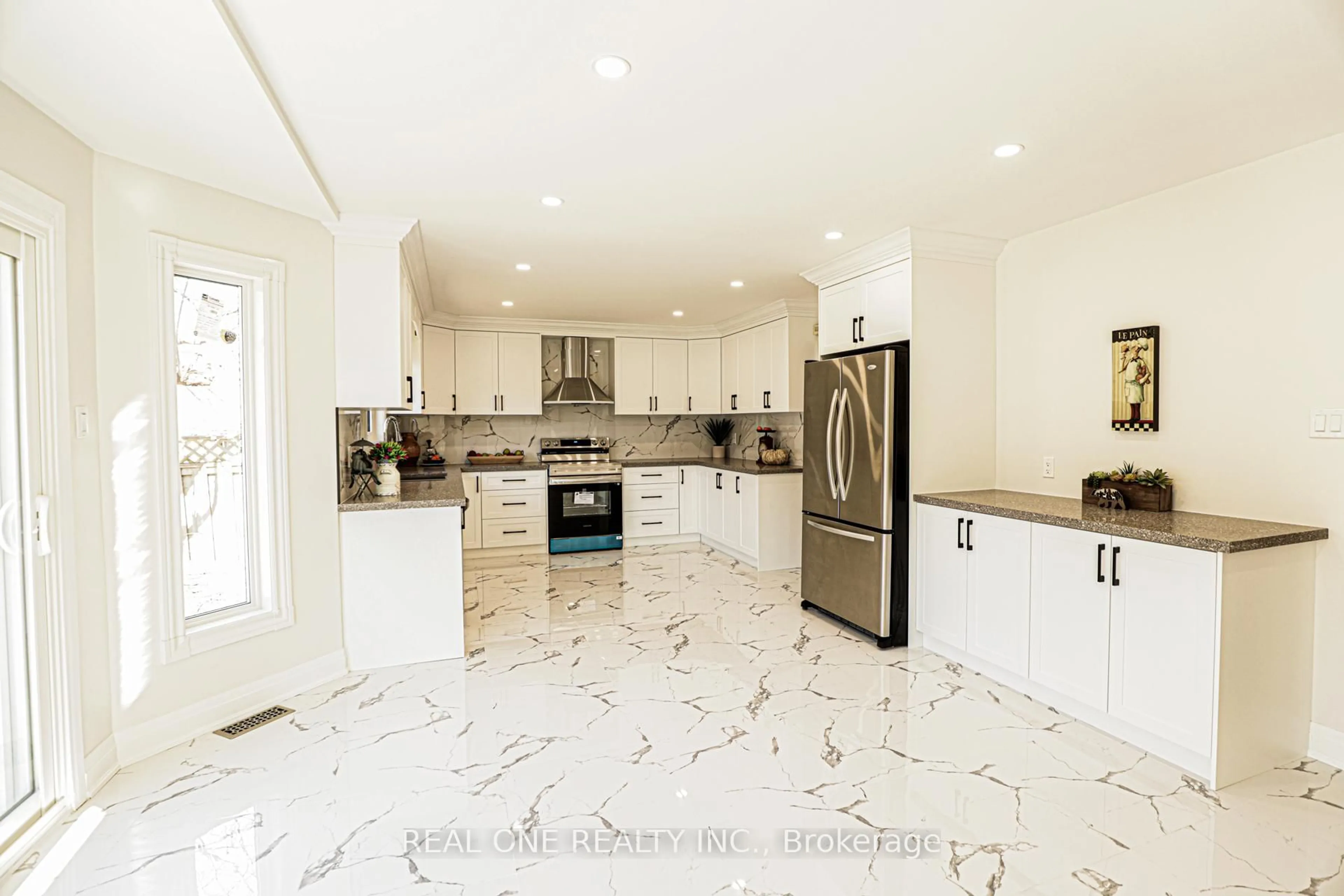 Contemporary kitchen, ceramic/tile floor for 621 Winterton Way, Mississauga Ontario L5R 3J3