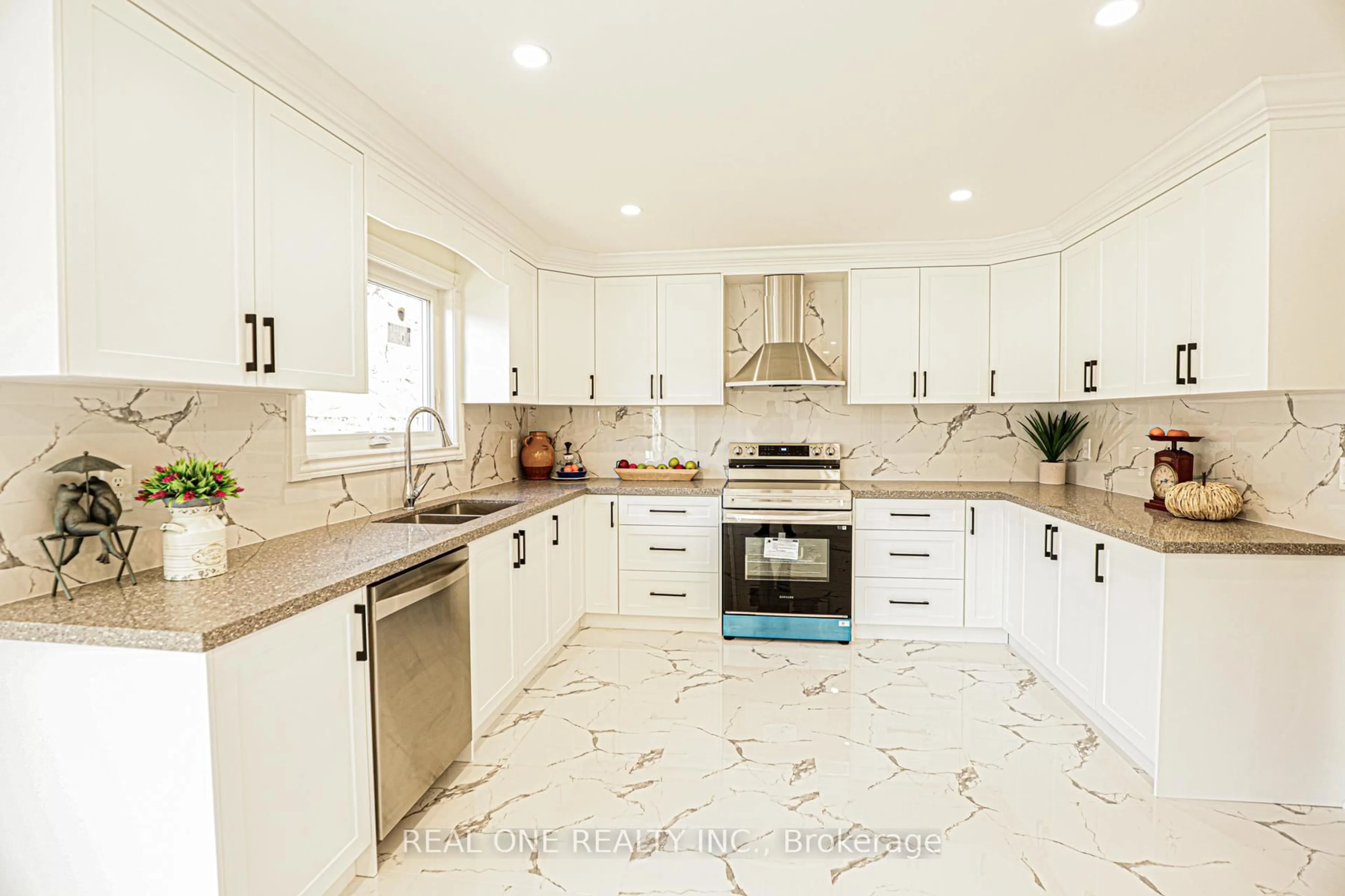Contemporary kitchen, ceramic/tile floor for 621 Winterton Way, Mississauga Ontario L5R 3J3
