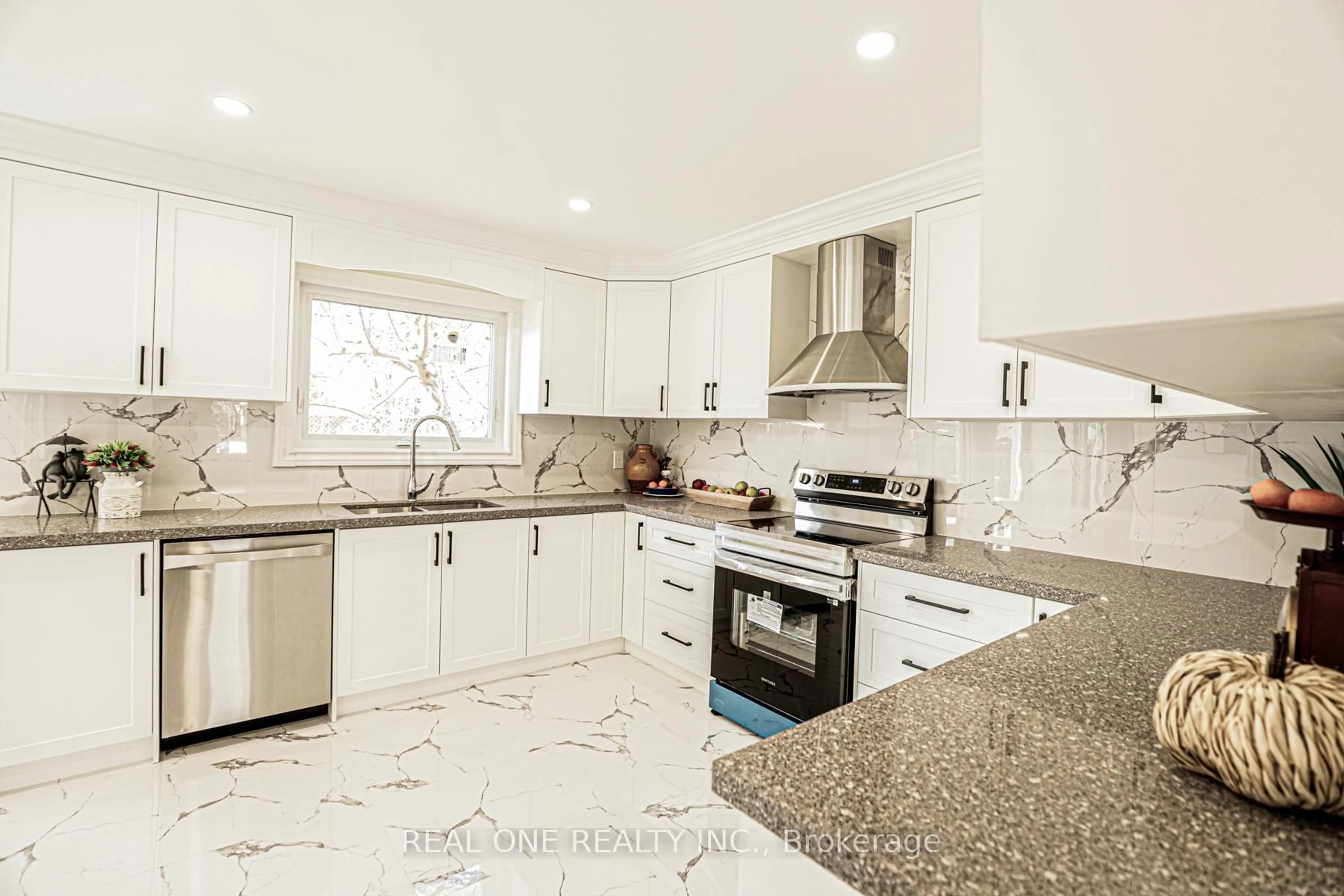 Contemporary kitchen, ceramic/tile floor for 621 Winterton Way, Mississauga Ontario L5R 3J3