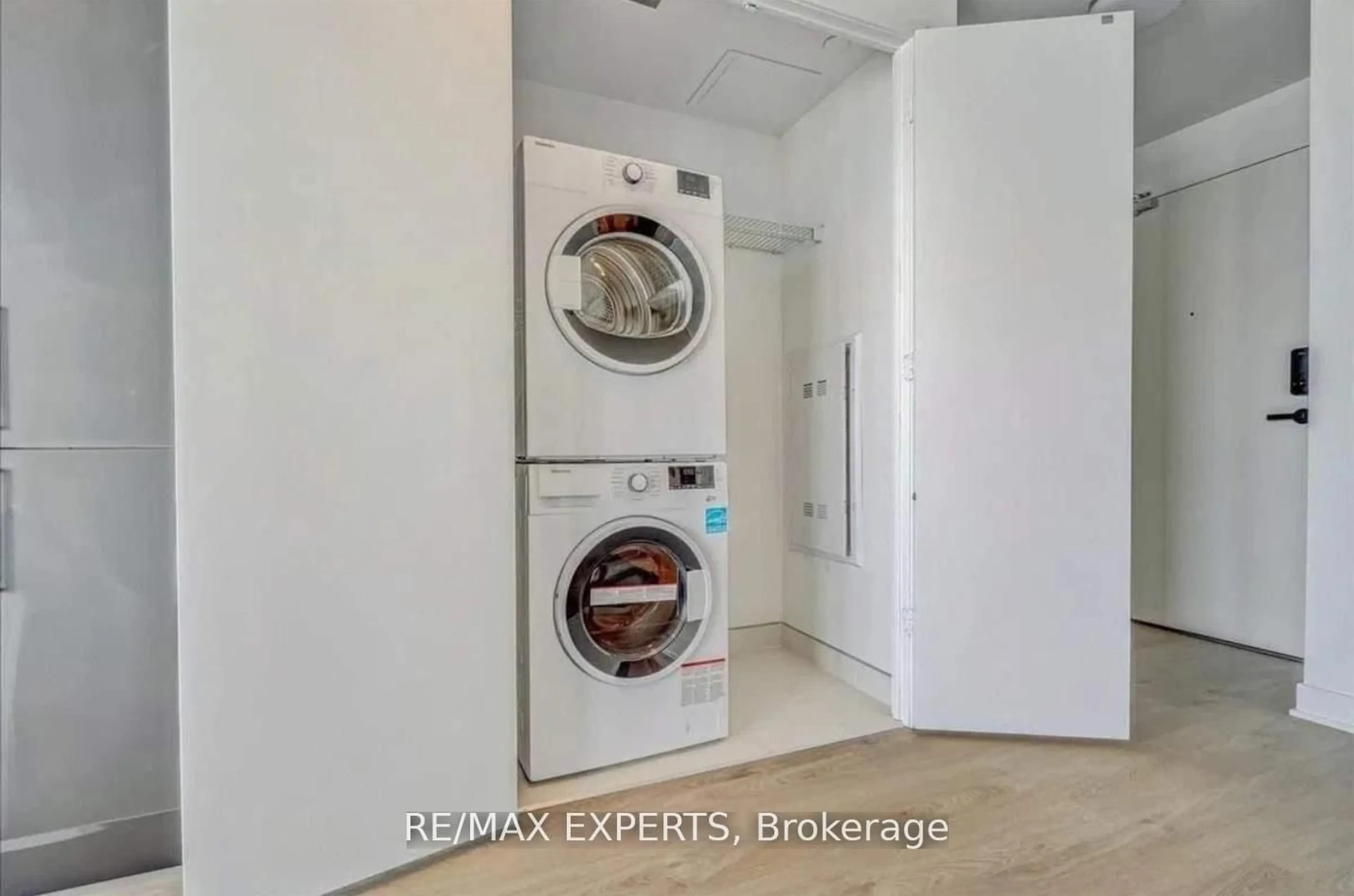 Laundry room for 3900 Confederation Pkwy #2710, Mississauga Ontario L5B 0M3